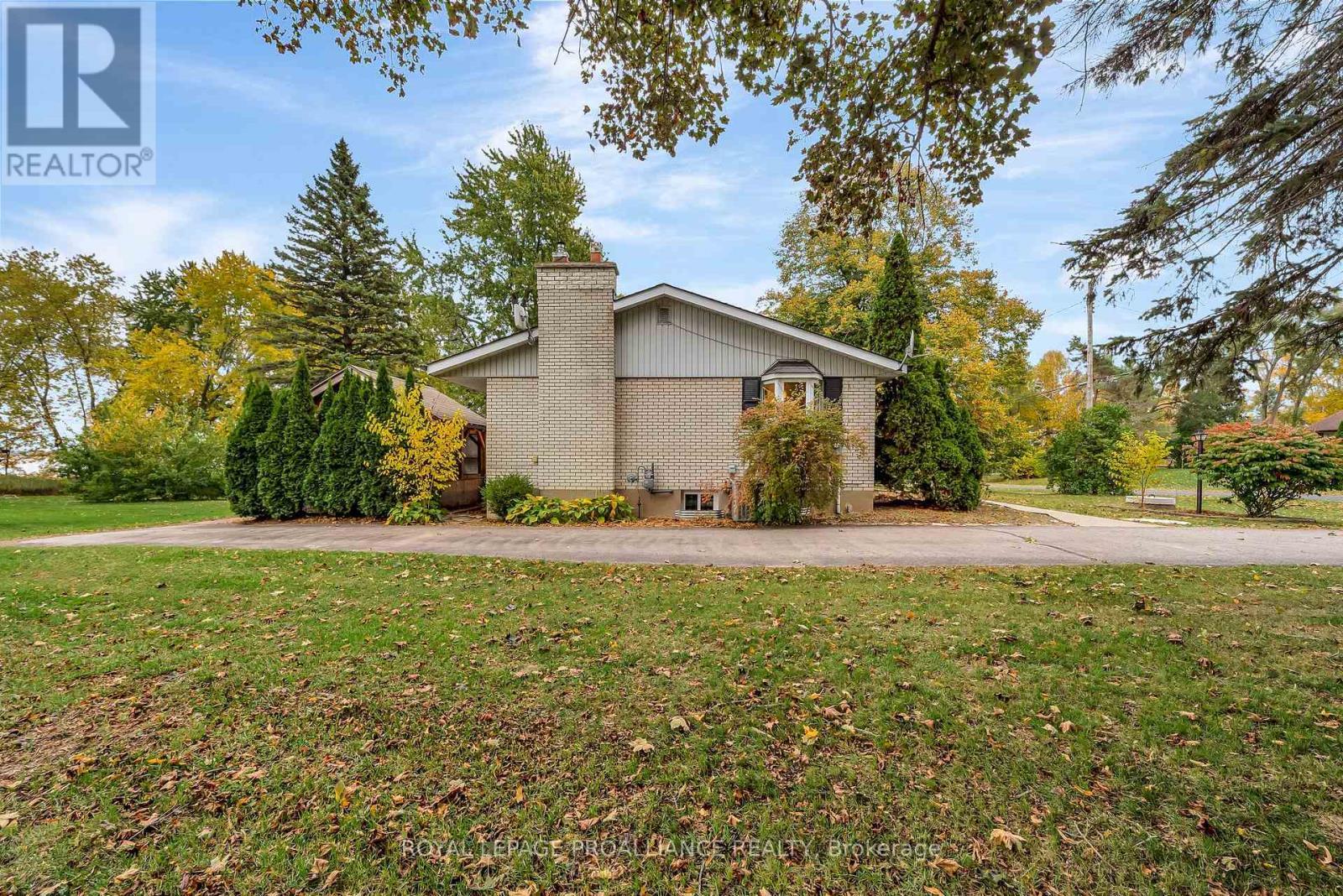












97 ROSELAND DRIVE

,
Quinte West (Murray Ward),




Ontario
K0K1L0

