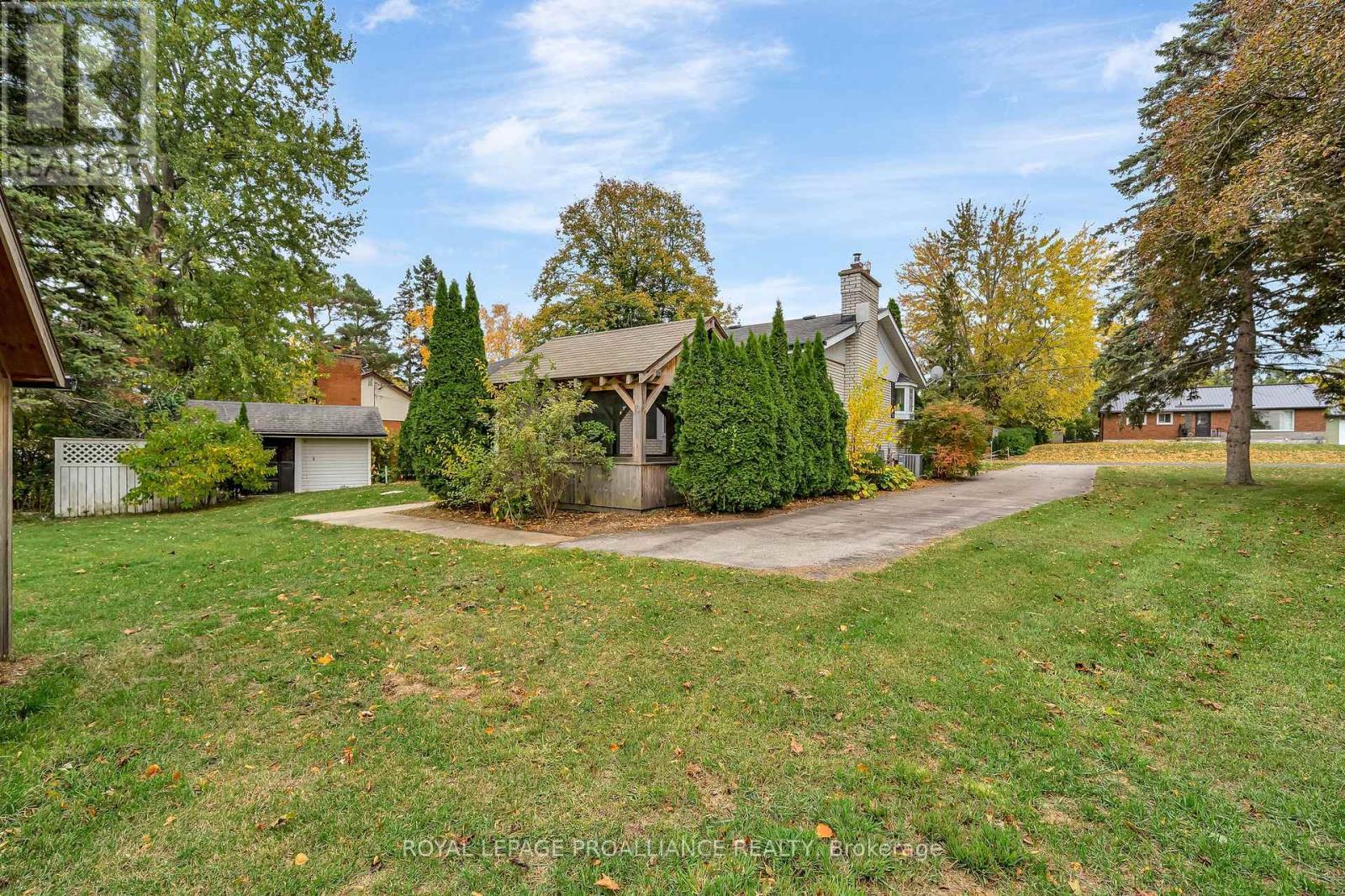 












97 ROSELAND DRIVE

,
Quinte West (Murray Ward),




Ontario
K0K1L0

