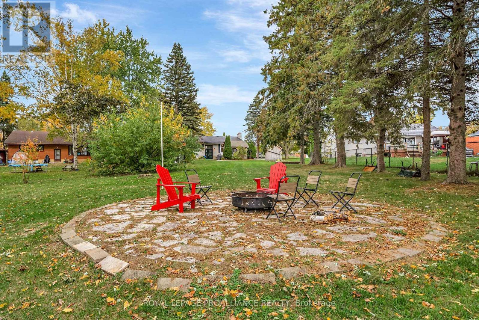 












97 ROSELAND DRIVE

,
Quinte West (Murray Ward),




Ontario
K0K1L0


