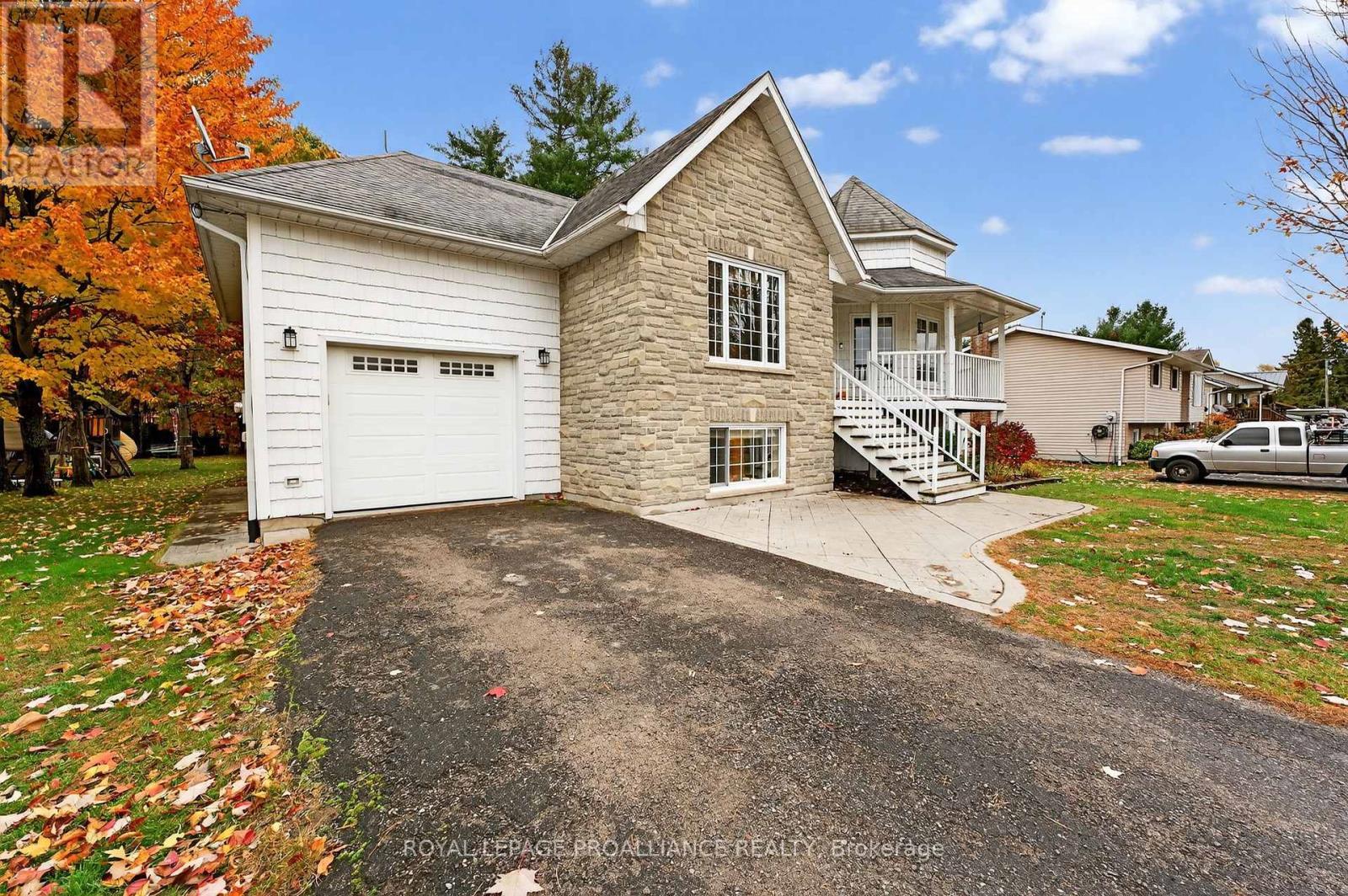 












40 CHARLES COURT

,
Tweed (Hungerford (Twp)),




Ontario
K0K3J0

