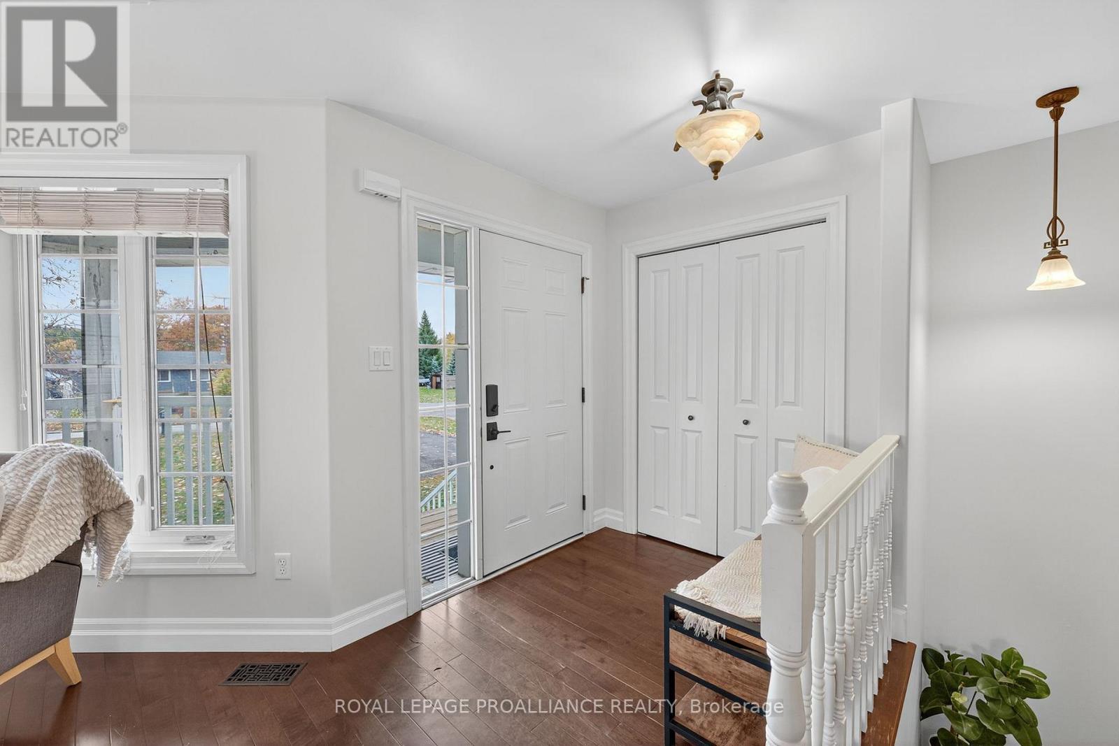 












40 CHARLES COURT

,
Tweed (Hungerford (Twp)),




Ontario
K0K3J0

