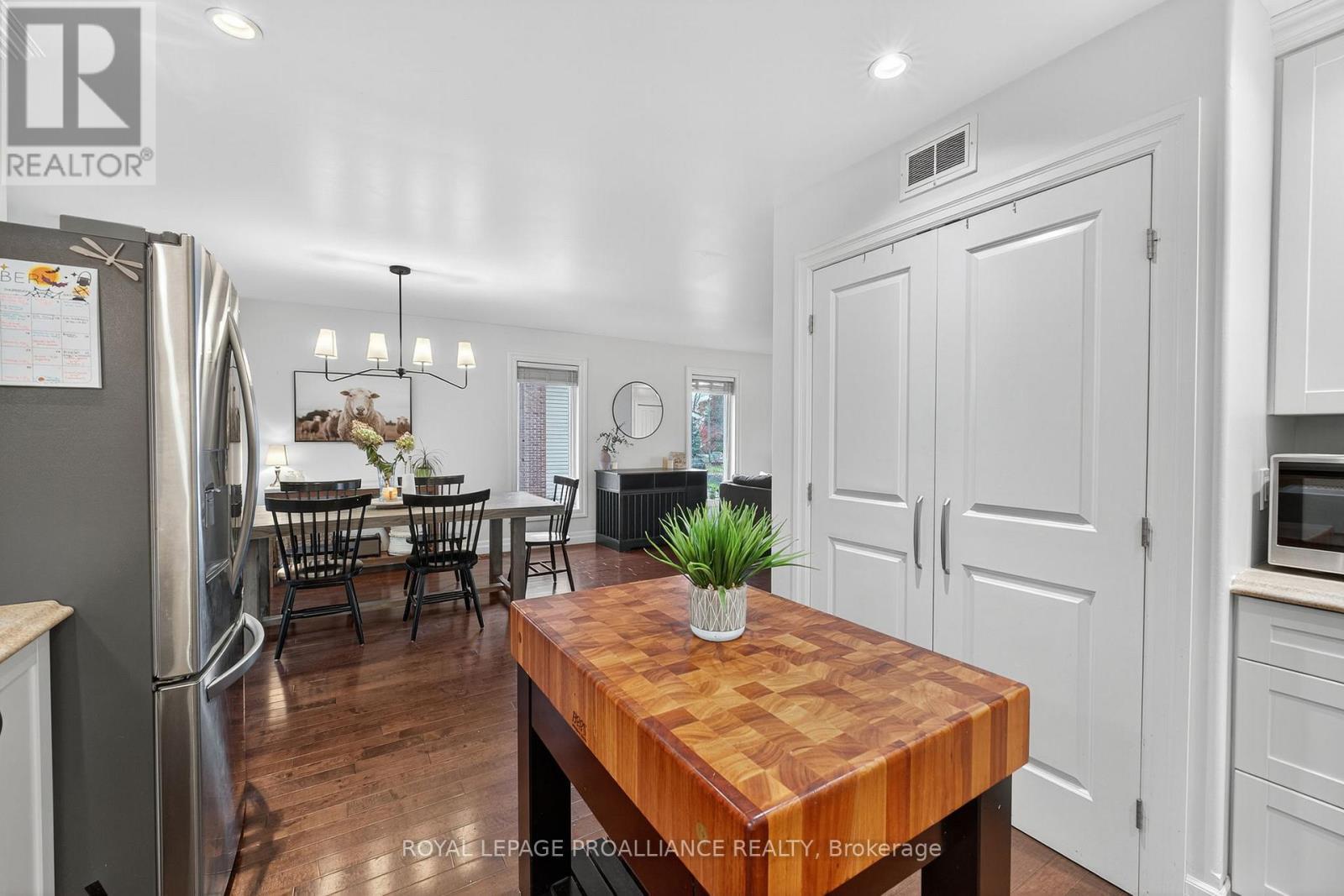 












40 CHARLES COURT

,
Tweed (Hungerford (Twp)),




Ontario
K0K3J0

