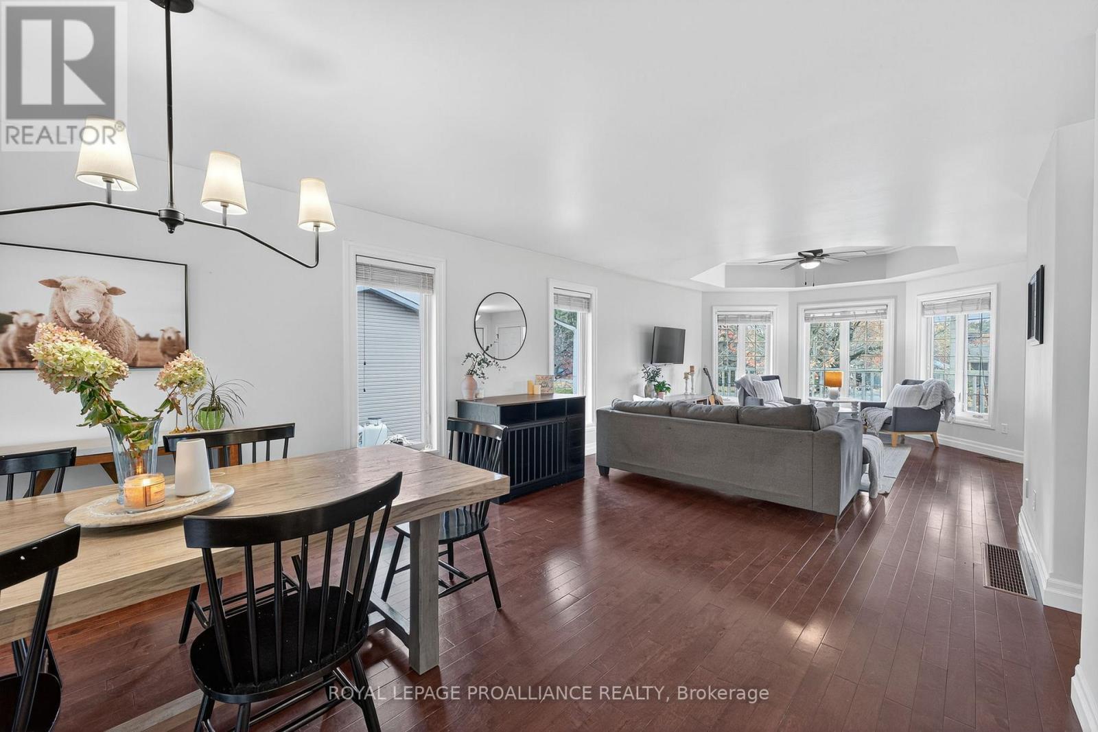 












40 CHARLES COURT

,
Tweed (Hungerford (Twp)),




Ontario
K0K3J0


