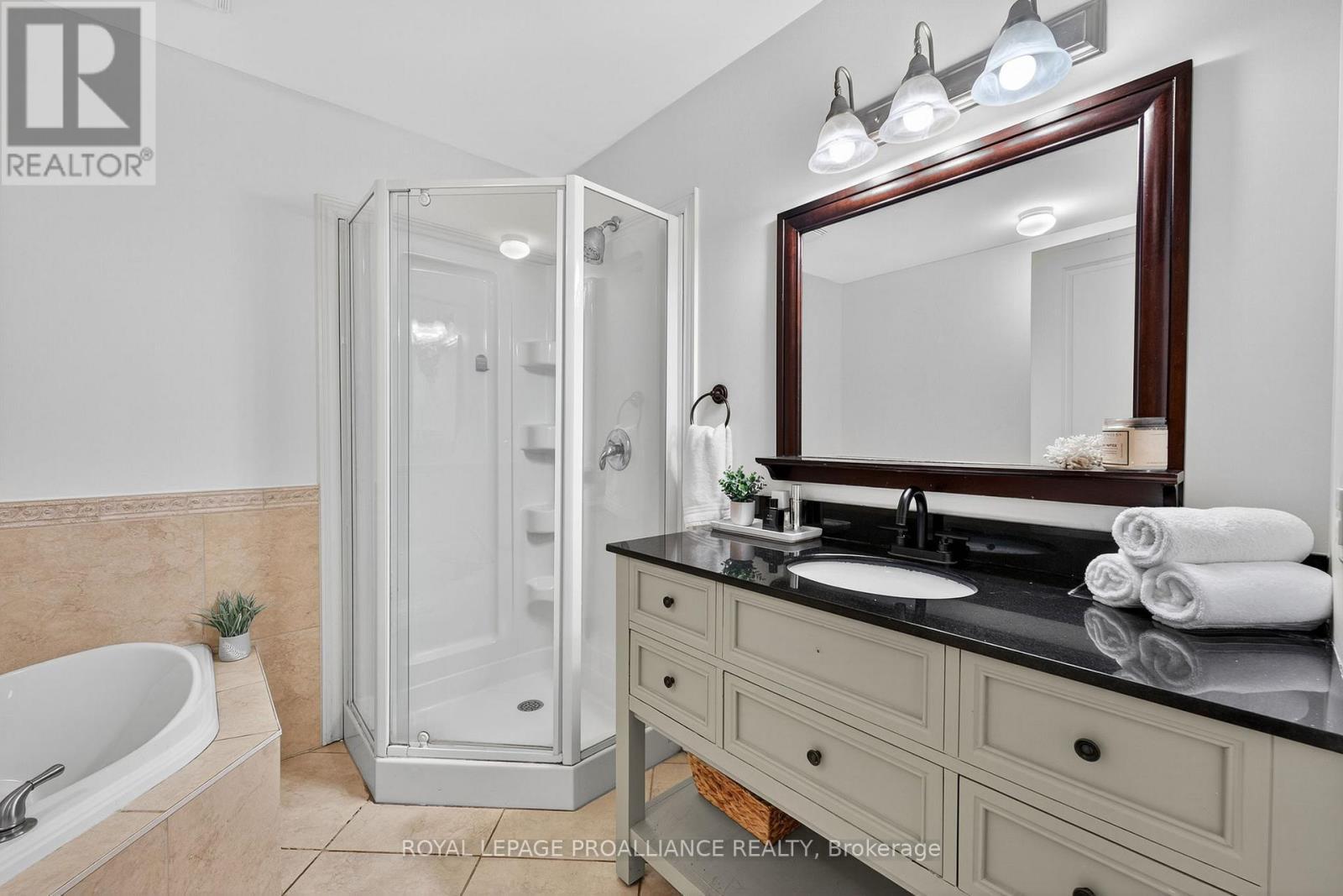 












40 CHARLES COURT

,
Tweed (Hungerford (Twp)),




Ontario
K0K3J0

