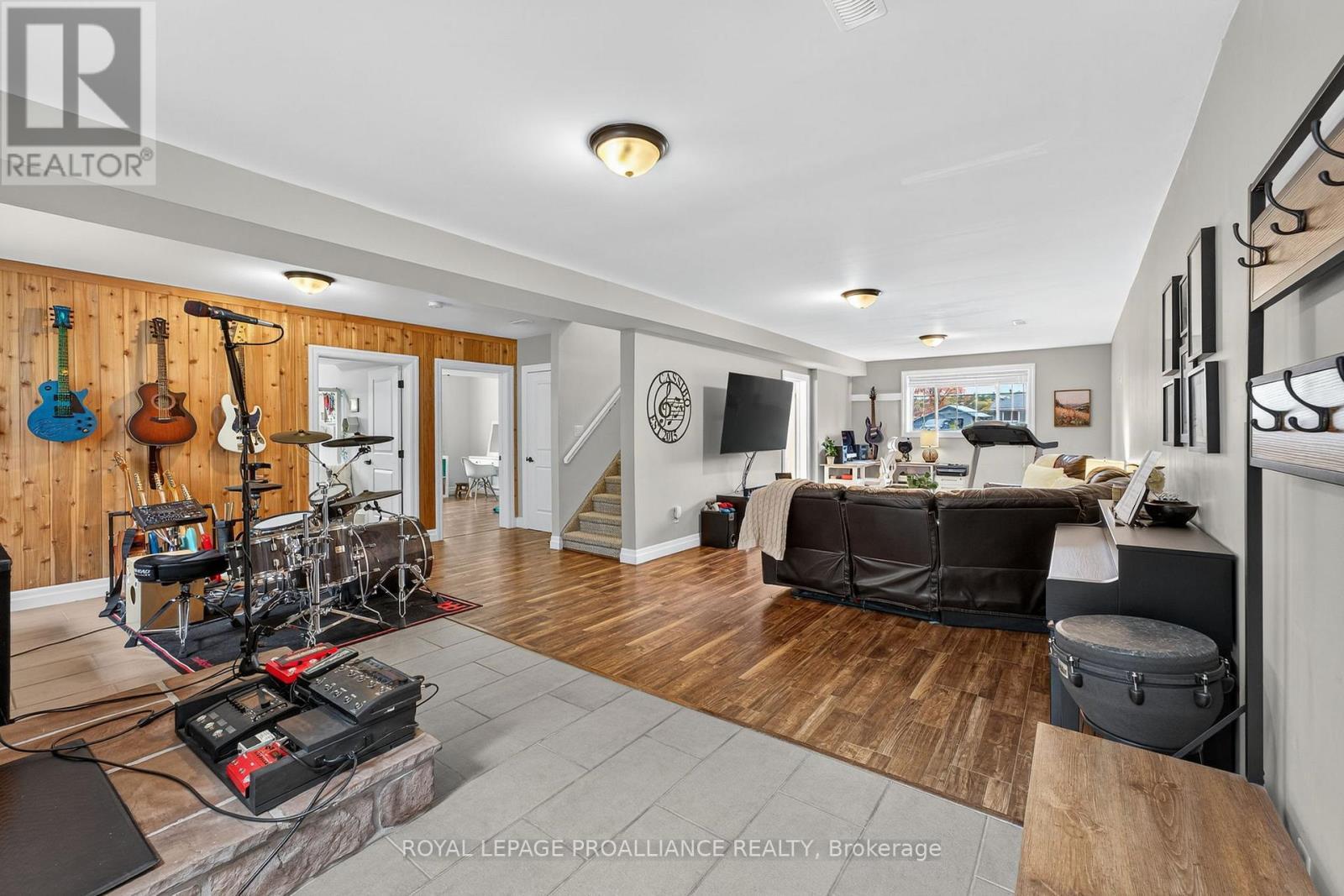 












40 CHARLES COURT

,
Tweed (Hungerford (Twp)),




Ontario
K0K3J0

