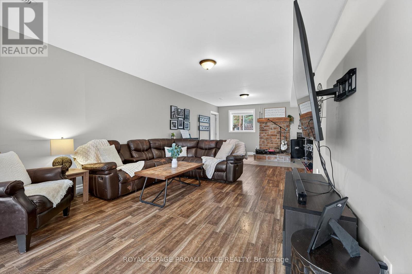 












40 CHARLES COURT

,
Tweed (Hungerford (Twp)),




Ontario
K0K3J0

