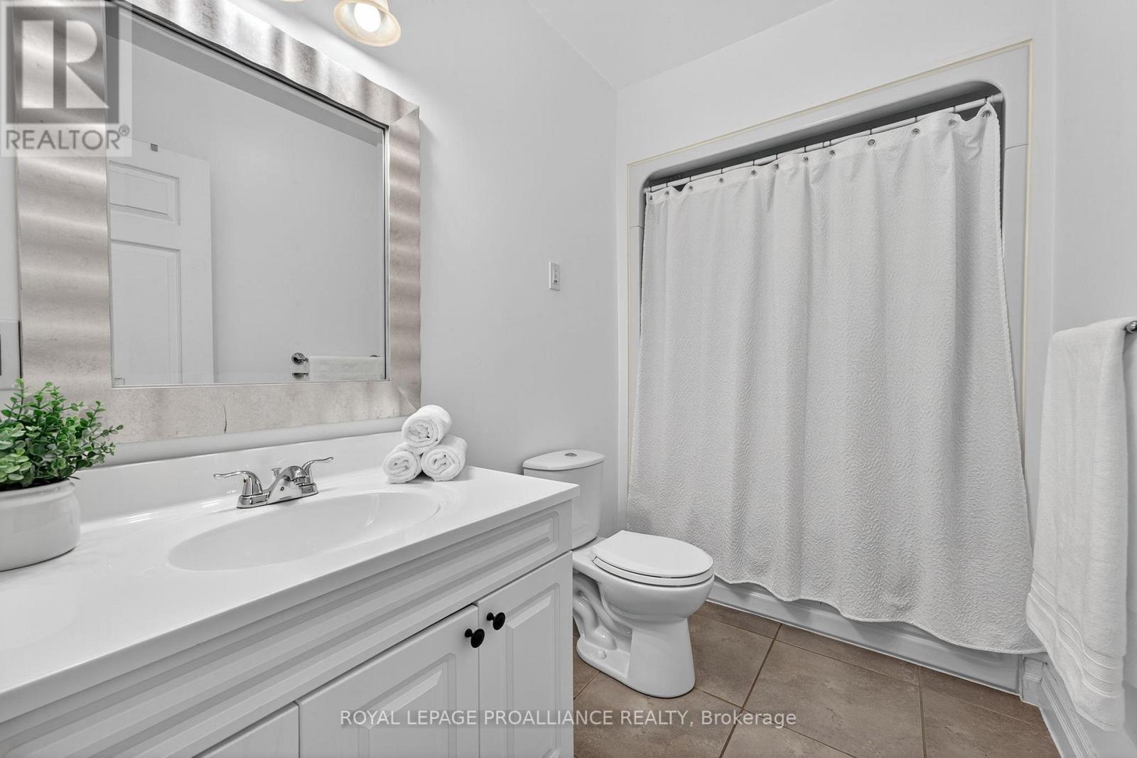 












40 CHARLES COURT

,
Tweed (Hungerford (Twp)),




Ontario
K0K3J0

