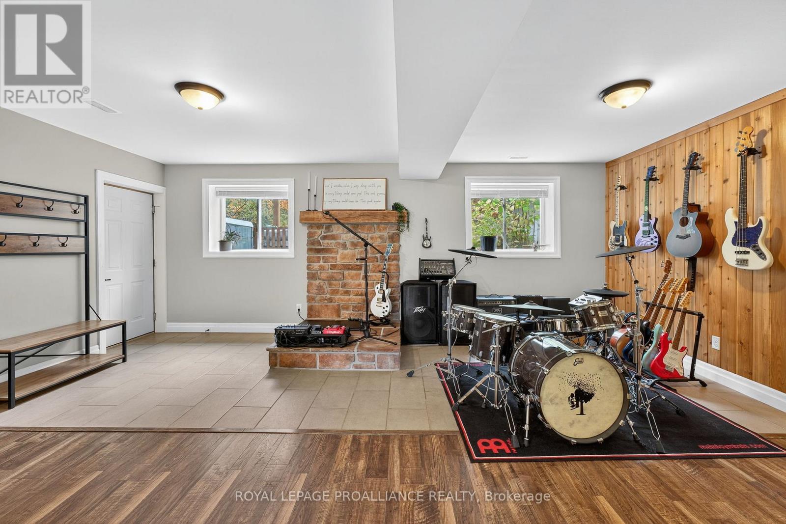 












40 CHARLES COURT

,
Tweed (Hungerford (Twp)),




Ontario
K0K3J0

