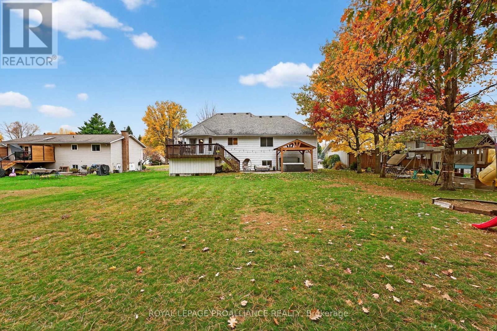 












40 CHARLES COURT

,
Tweed (Hungerford (Twp)),




Ontario
K0K3J0


