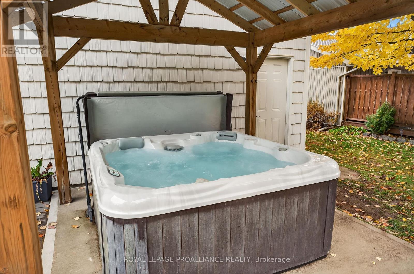 












40 CHARLES COURT

,
Tweed (Hungerford (Twp)),




Ontario
K0K3J0

