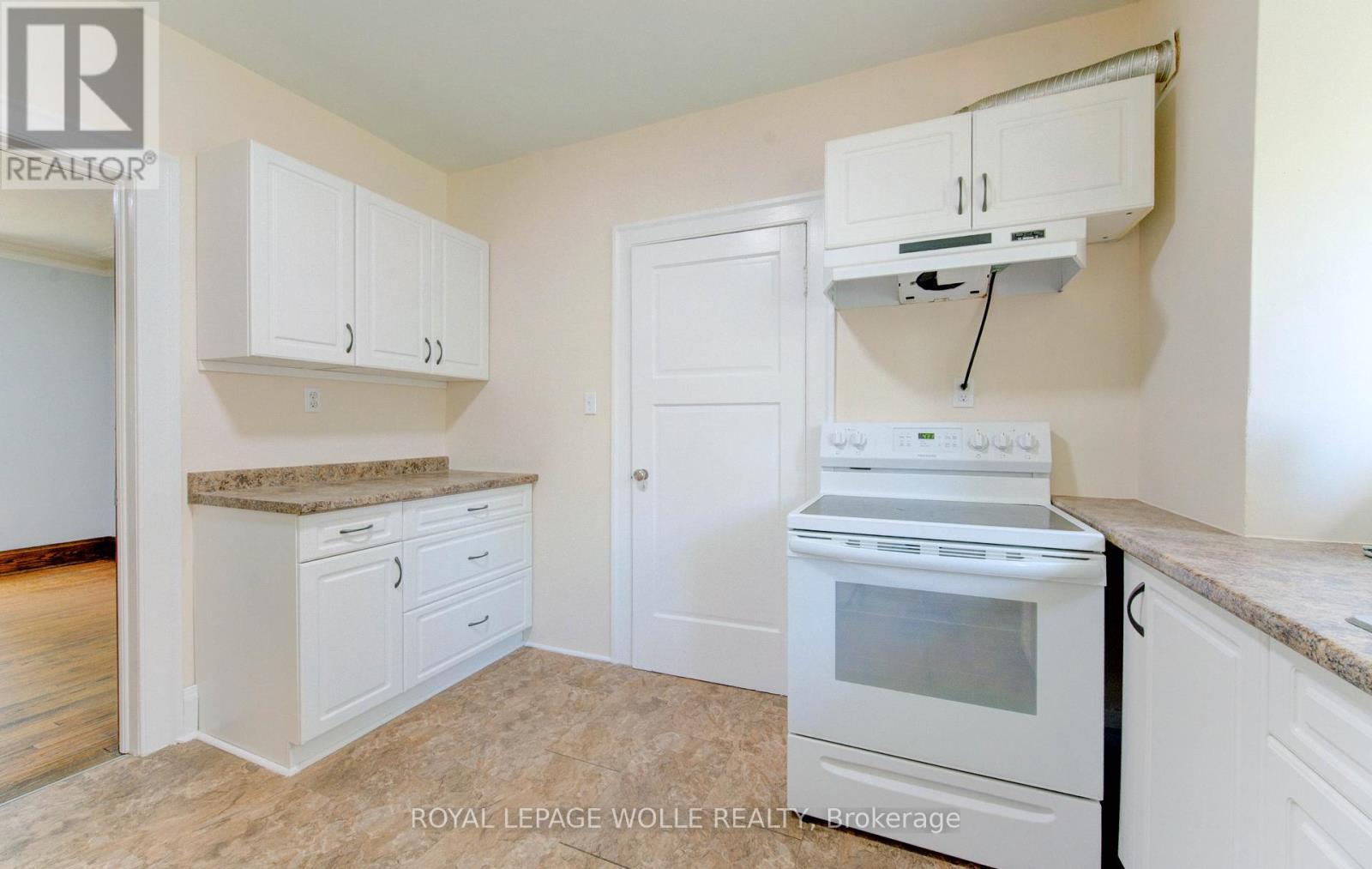 












86 ALBERT STREET

,
Waterloo,




Ontario
N2L3S7

