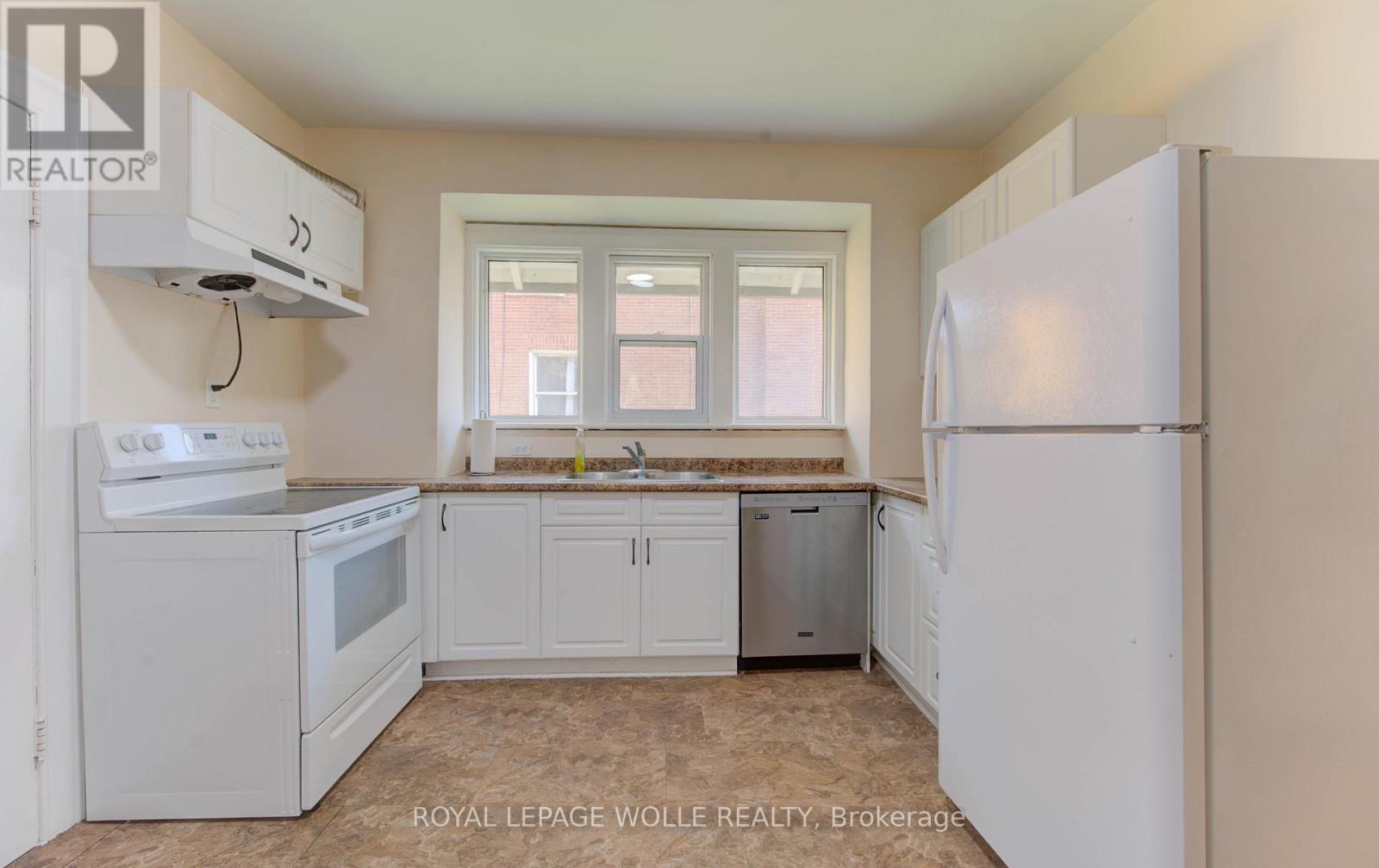 












86 ALBERT STREET

,
Waterloo,




Ontario
N2L3S7

