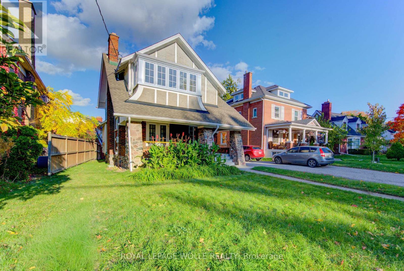 












86 ALBERT STREET

,
Waterloo,




Ontario
N2L3S7

