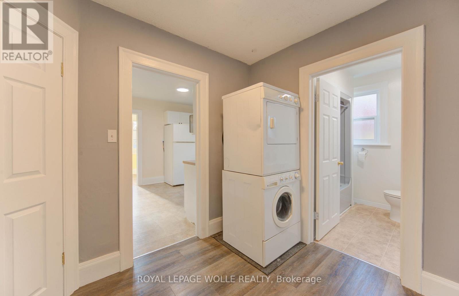 












86 ALBERT STREET

,
Waterloo,




Ontario
N2L3S7

