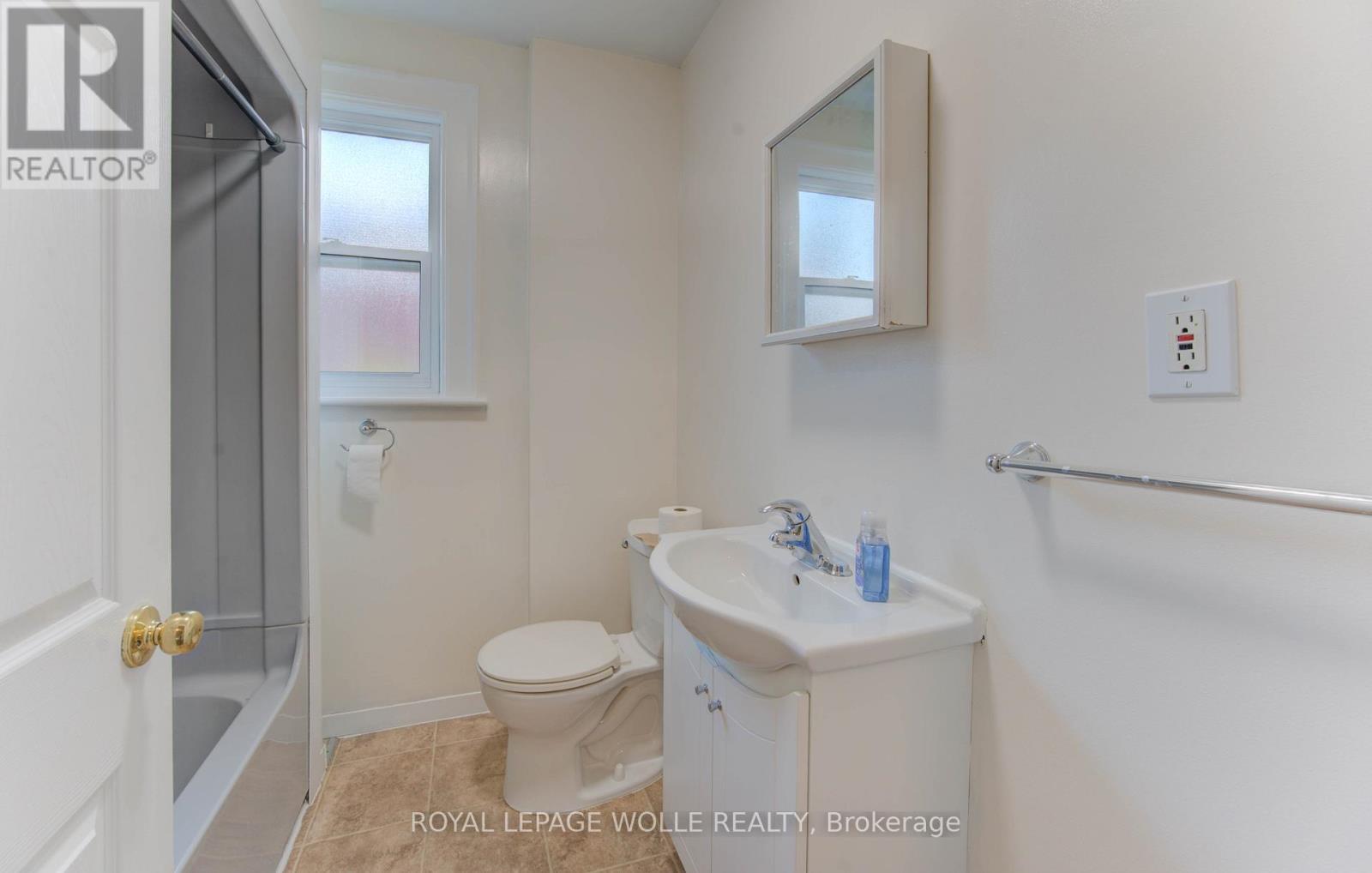 












86 ALBERT STREET

,
Waterloo,




Ontario
N2L3S7

