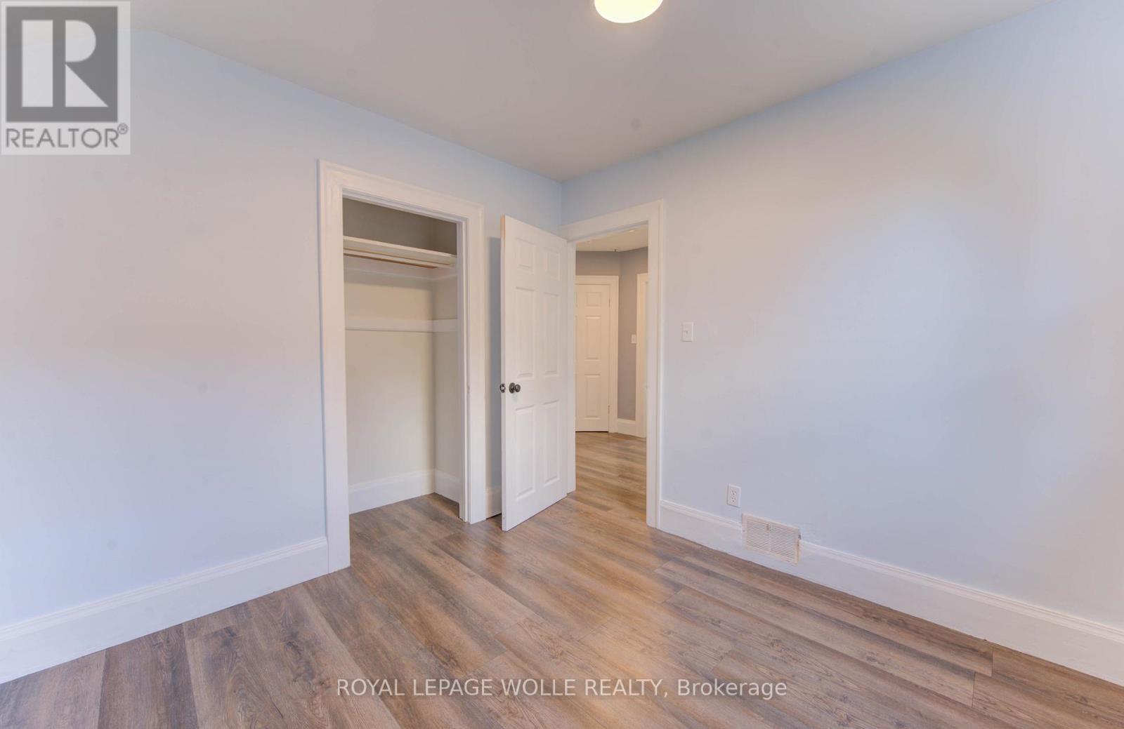 












86 ALBERT STREET

,
Waterloo,




Ontario
N2L3S7

