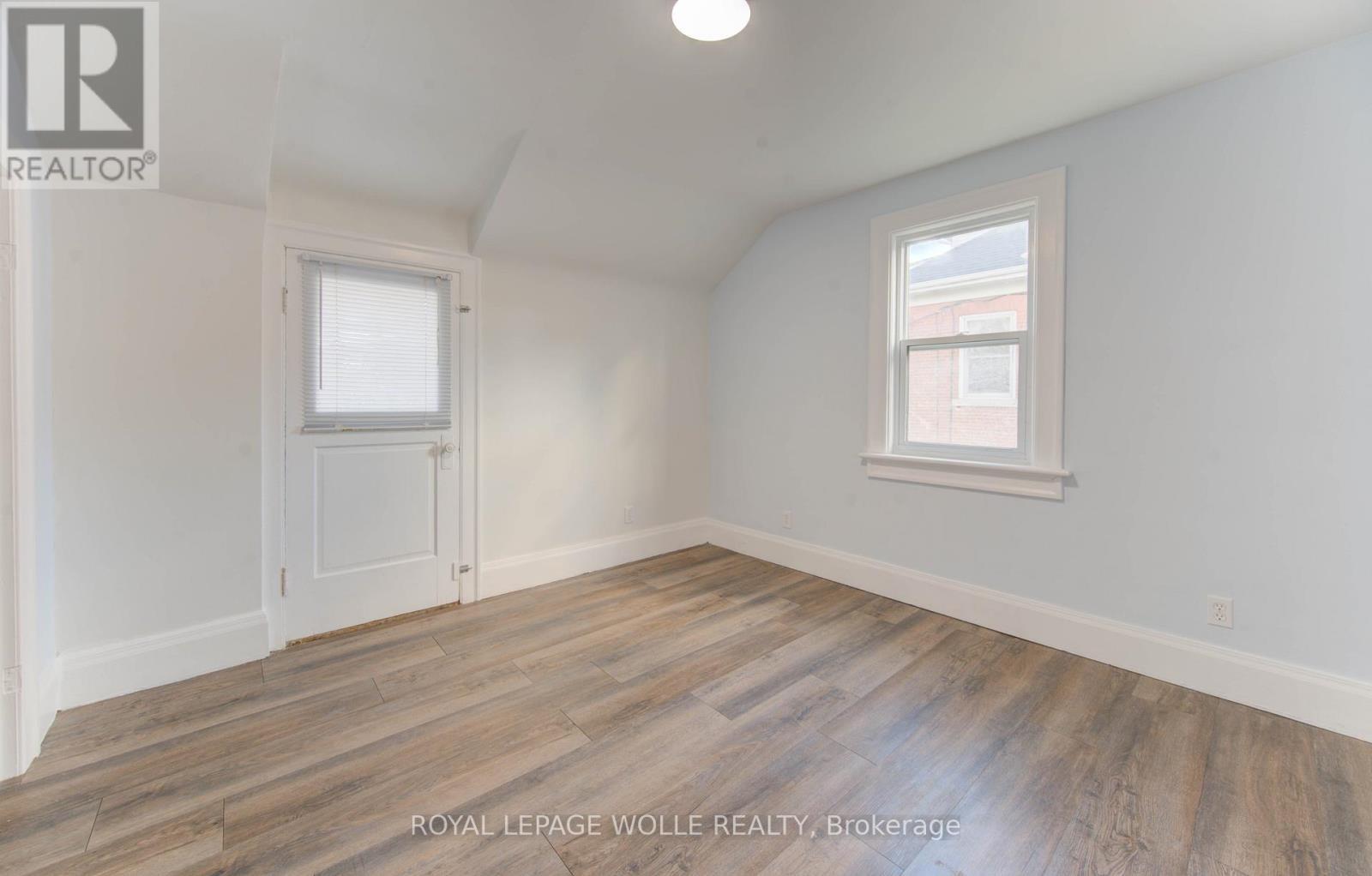 












86 ALBERT STREET

,
Waterloo,




Ontario
N2L3S7

