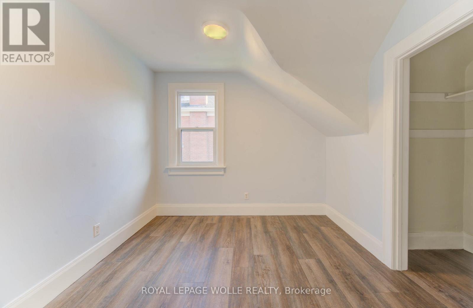 












86 ALBERT STREET

,
Waterloo,




Ontario
N2L3S7

