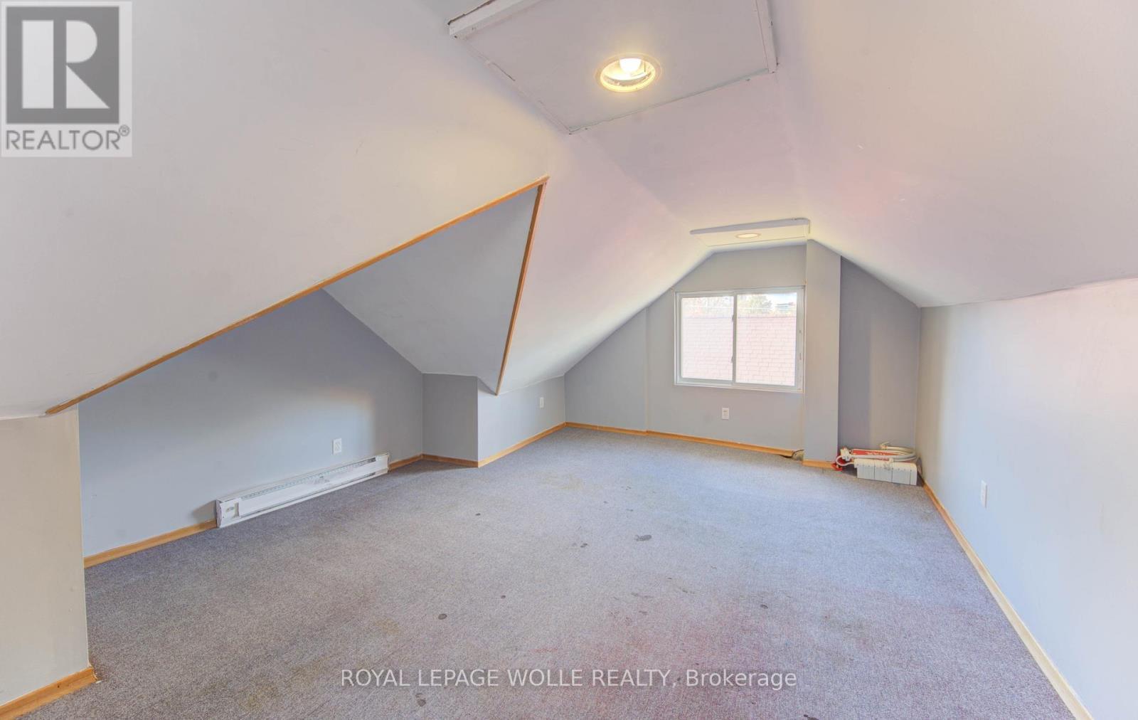 












86 ALBERT STREET

,
Waterloo,




Ontario
N2L3S7

