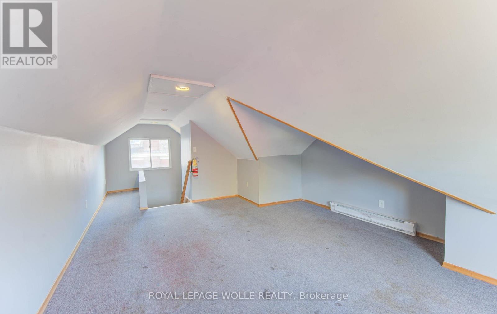 












86 ALBERT STREET

,
Waterloo,




Ontario
N2L3S7

