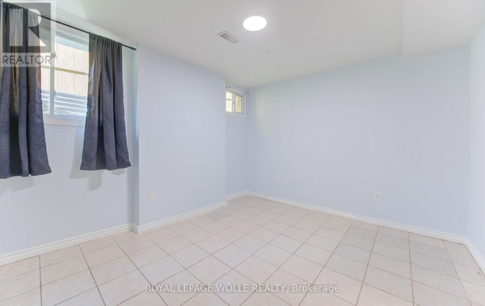 












86 ALBERT STREET

,
Waterloo,




Ontario
N2L3S7

