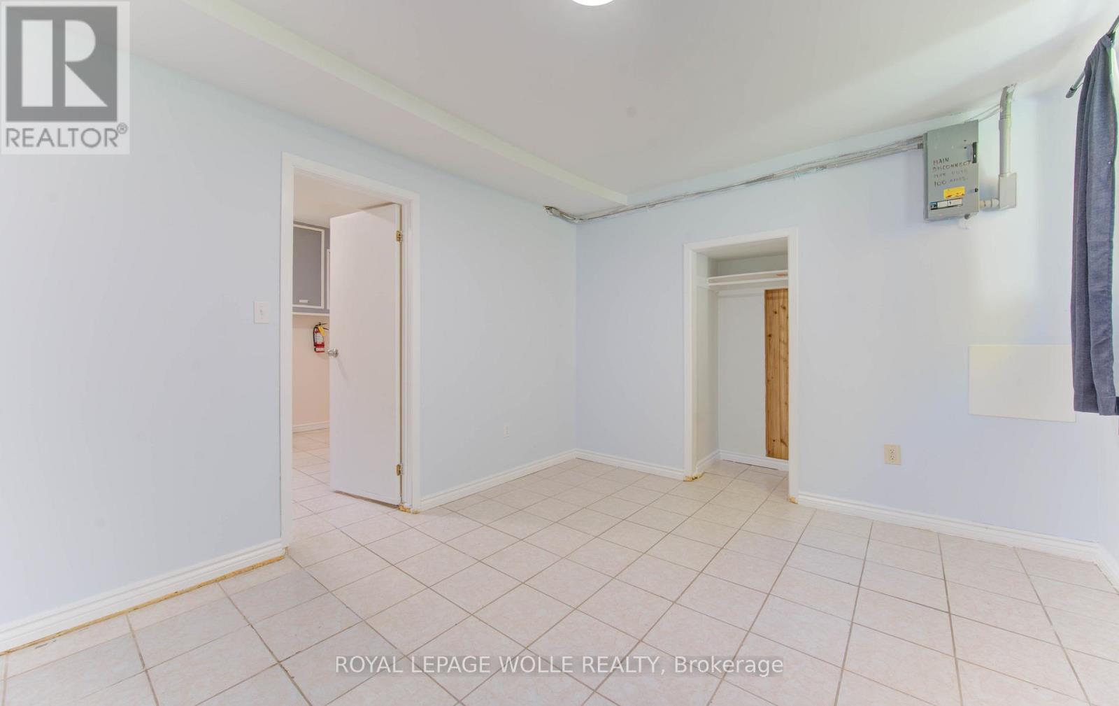 












86 ALBERT STREET

,
Waterloo,




Ontario
N2L3S7

