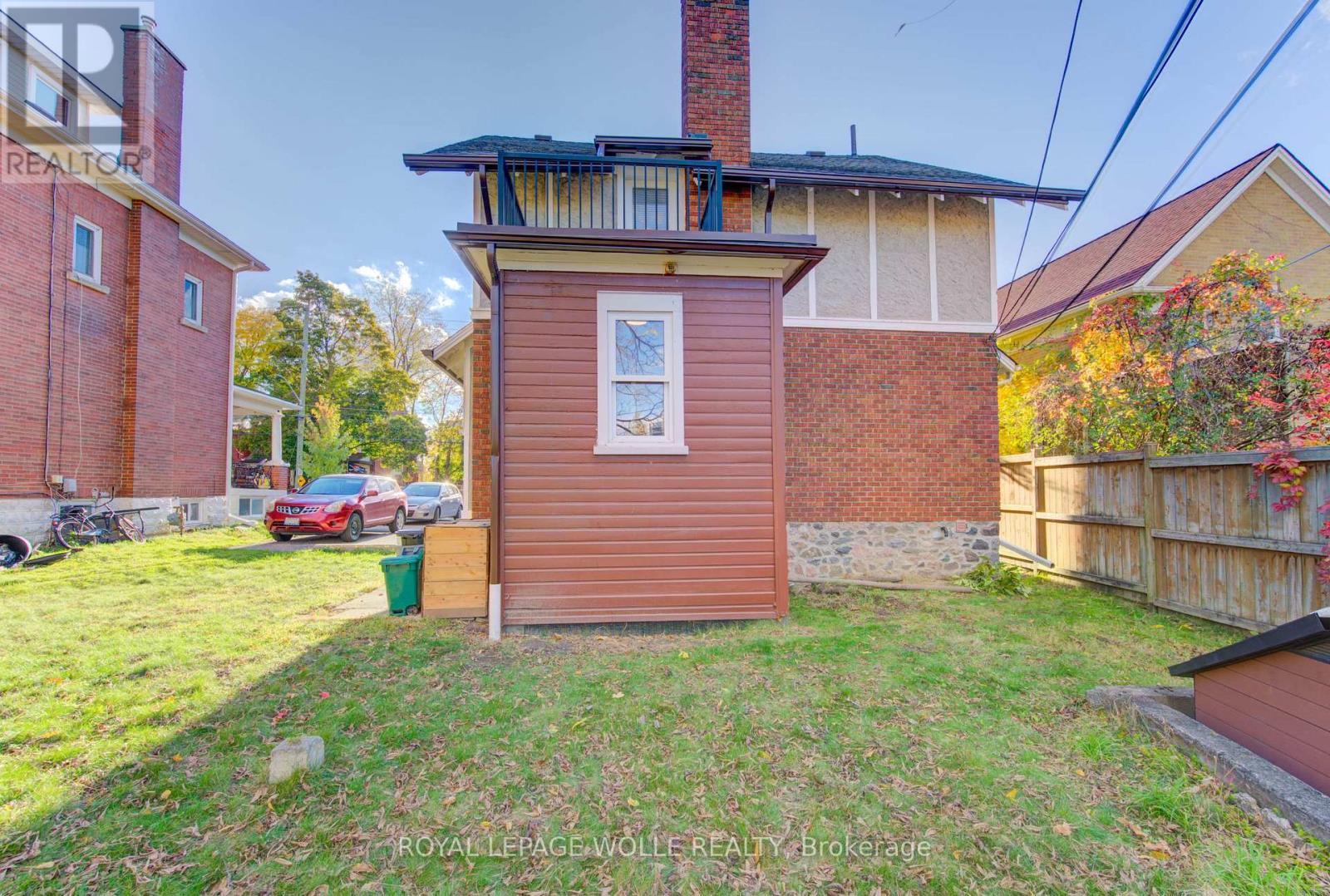 












86 ALBERT STREET

,
Waterloo,




Ontario
N2L3S7

