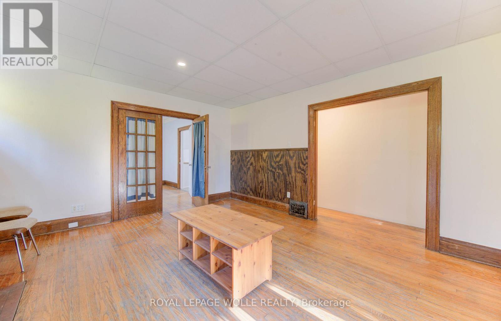 












86 ALBERT STREET

,
Waterloo,




Ontario
N2L3S7

