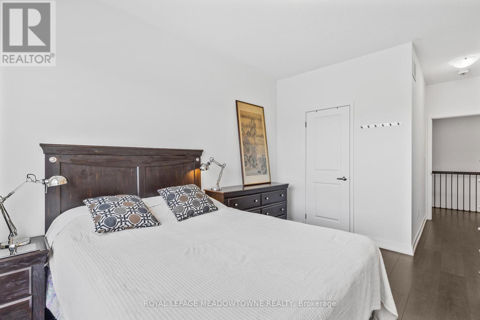 












198 SQUIRE CRESCENT

,
Oakville,




Ontario
L6H0L6

