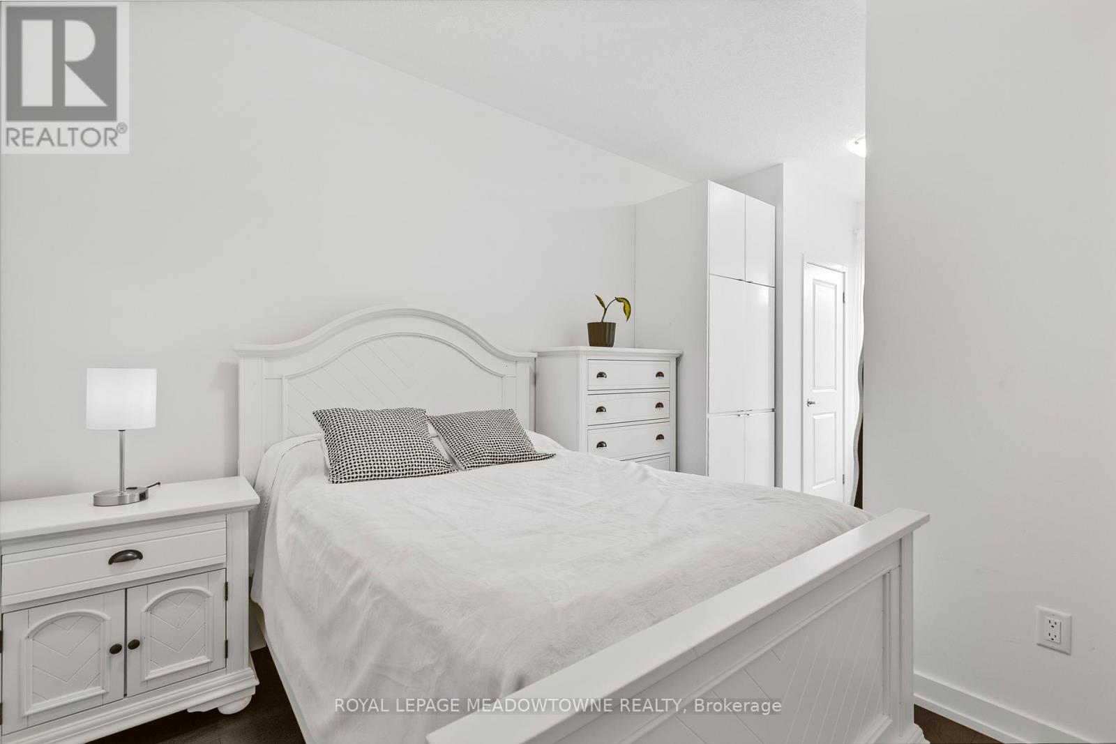 












198 SQUIRE CRESCENT

,
Oakville,




Ontario
L6H0L6


