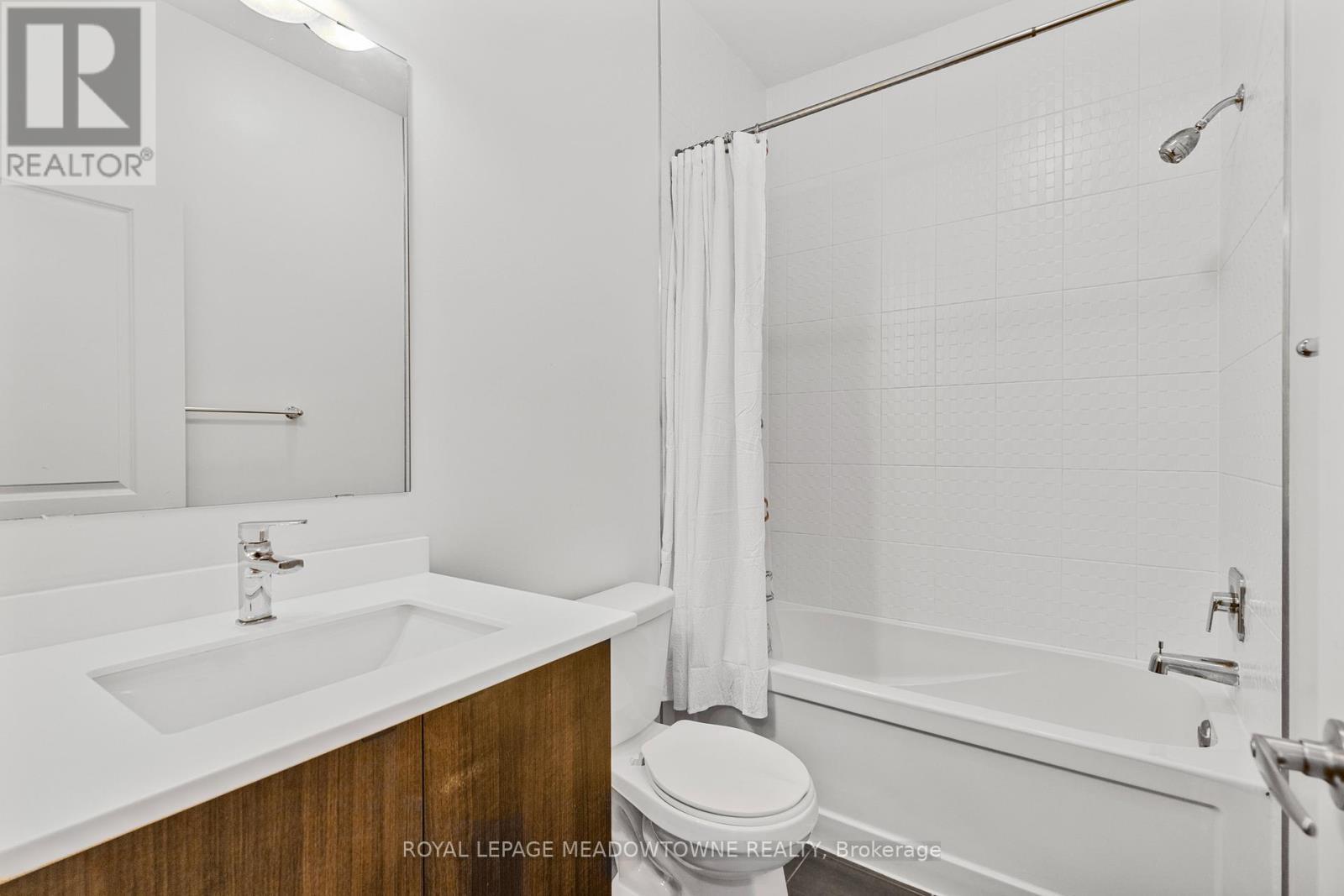 












198 SQUIRE CRESCENT

,
Oakville,




Ontario
L6H0L6

