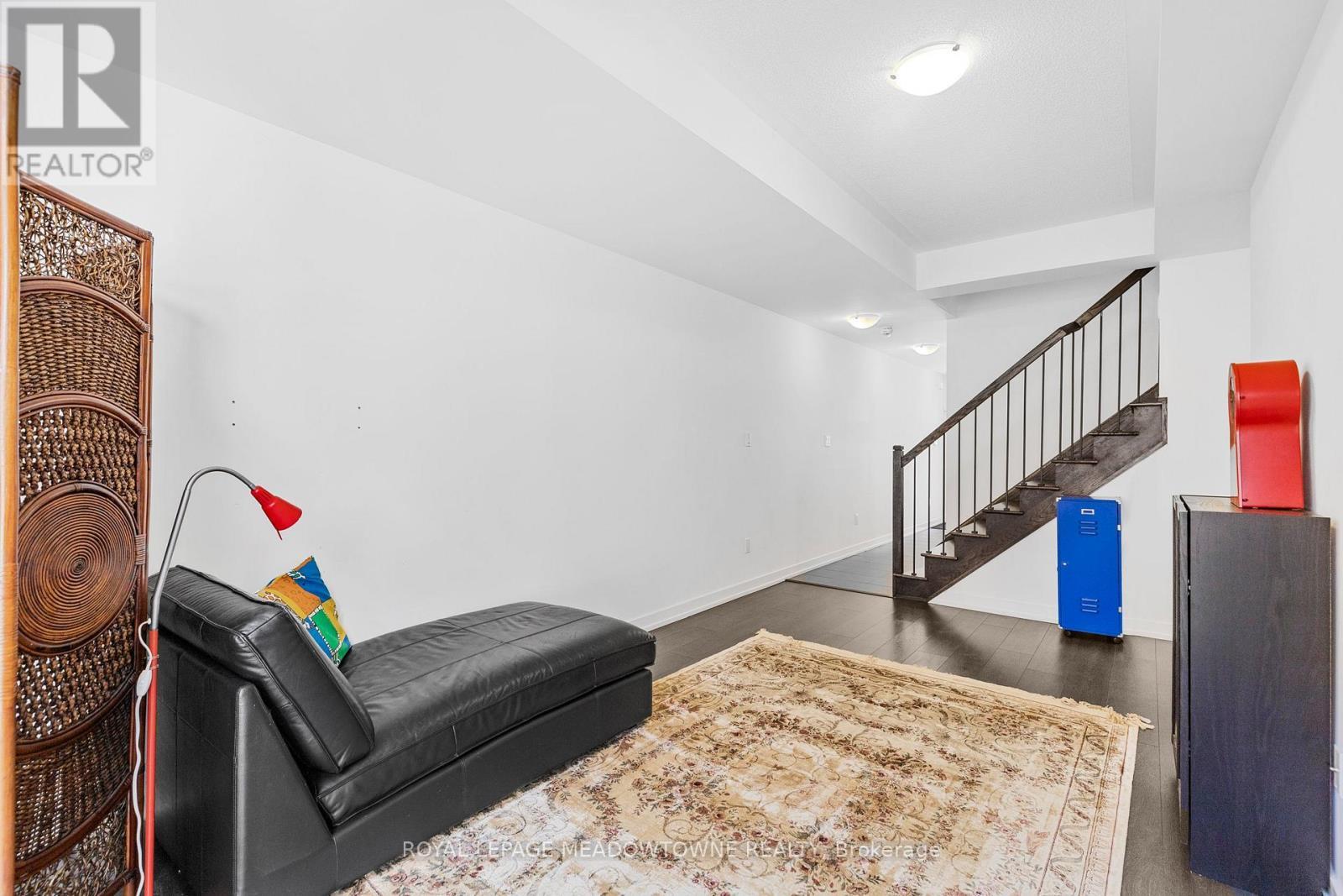 












198 SQUIRE CRESCENT

,
Oakville,




Ontario
L6H0L6


