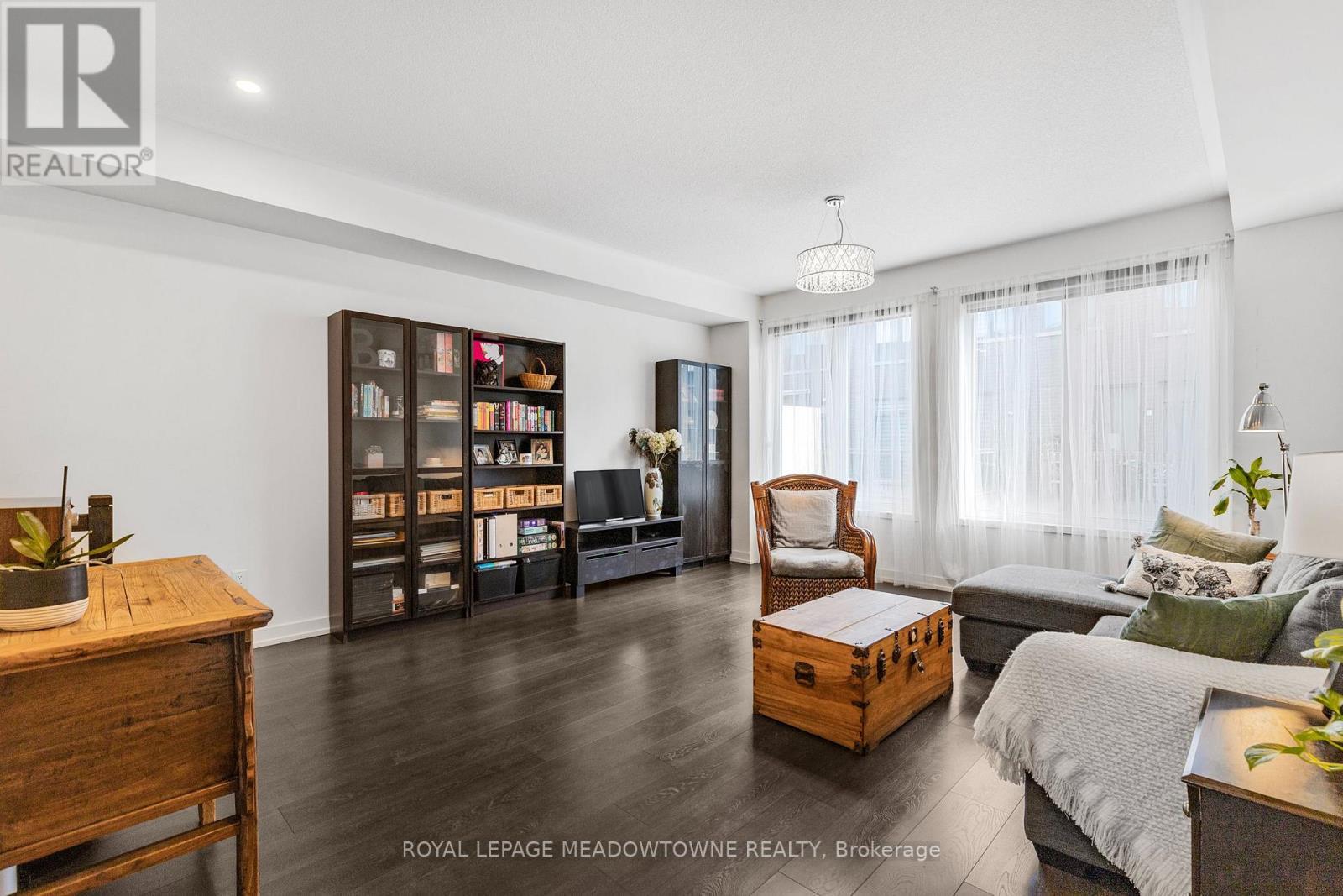 












198 SQUIRE CRESCENT

,
Oakville,




Ontario
L6H0L6

