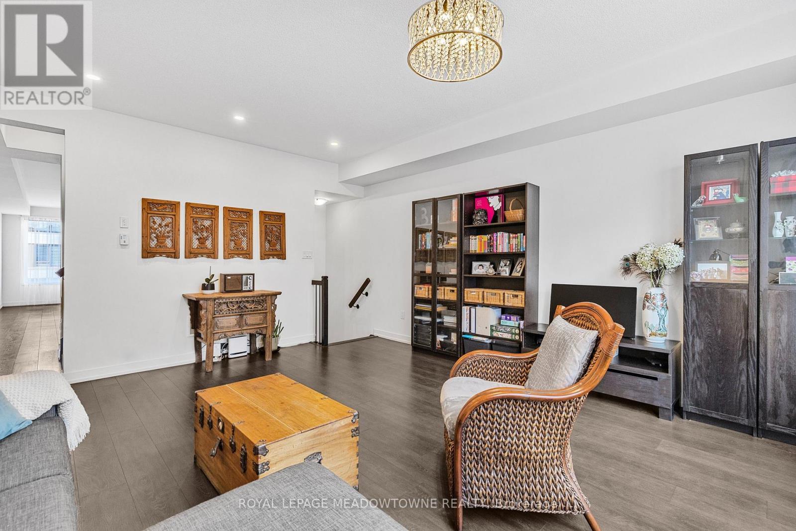 












198 SQUIRE CRESCENT

,
Oakville,




Ontario
L6H0L6

