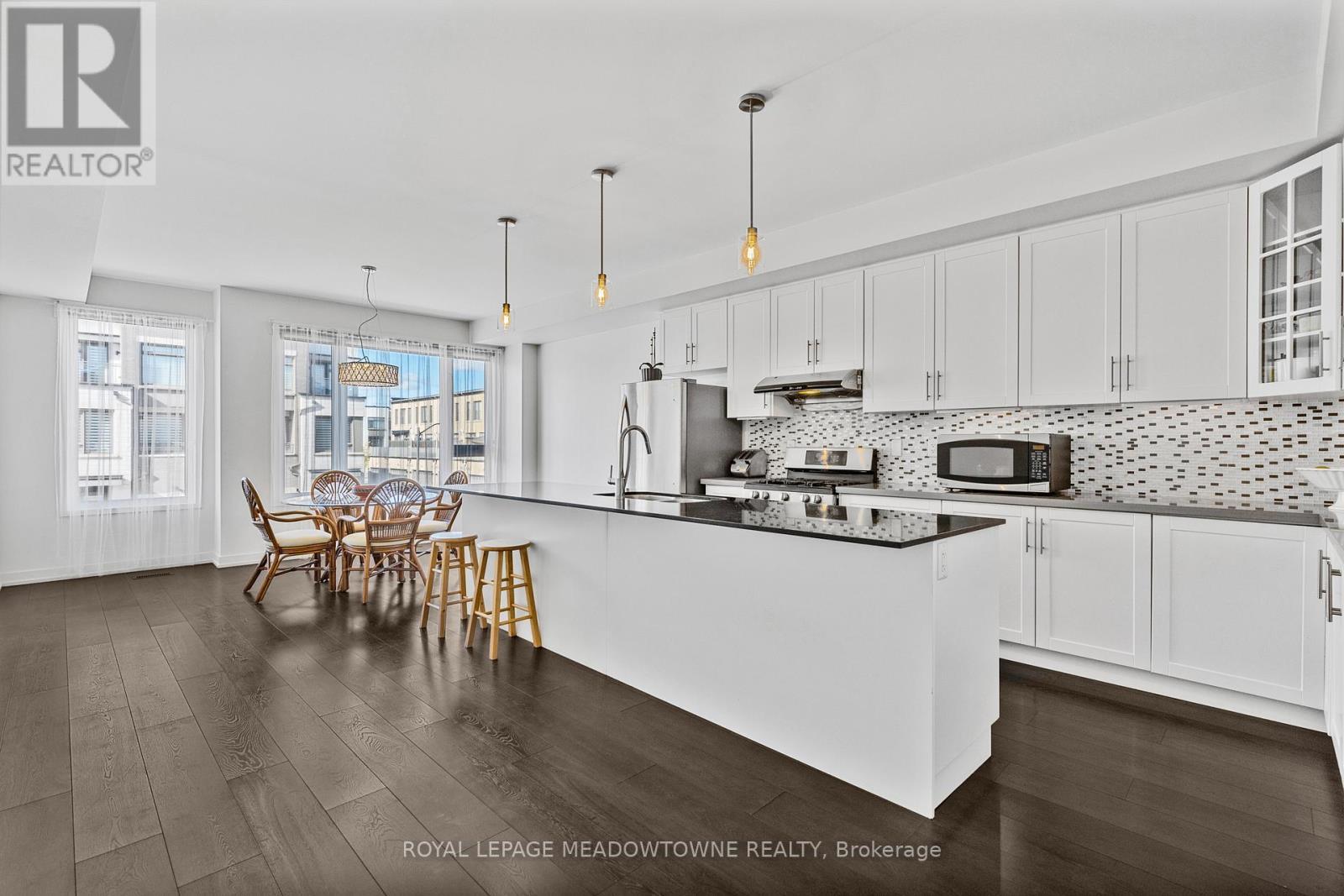 












198 SQUIRE CRESCENT

,
Oakville,




Ontario
L6H0L6

