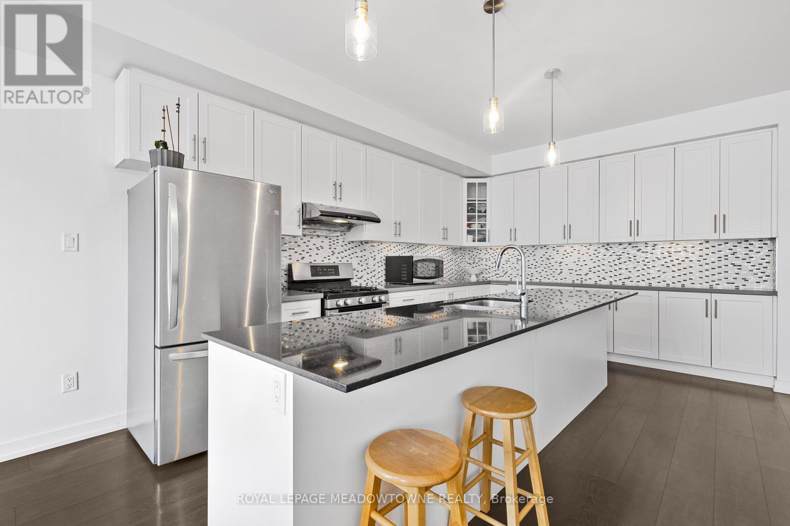












198 SQUIRE CRESCENT

,
Oakville,




Ontario
L6H0L6

