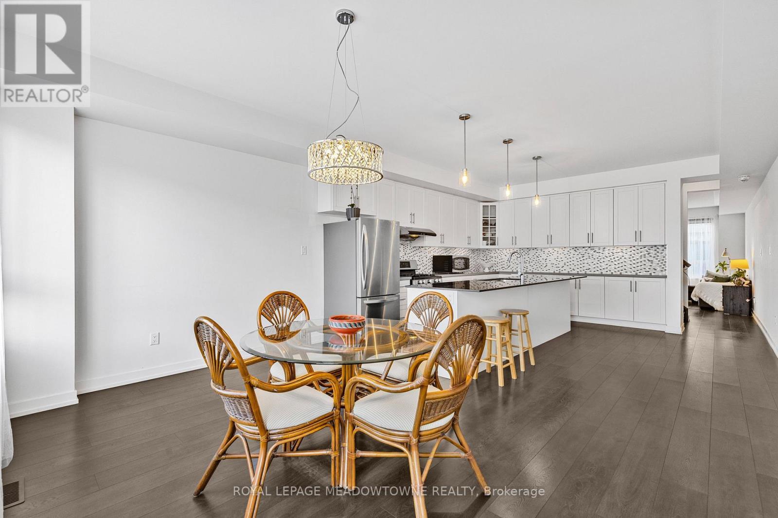 












198 SQUIRE CRESCENT

,
Oakville,




Ontario
L6H0L6

