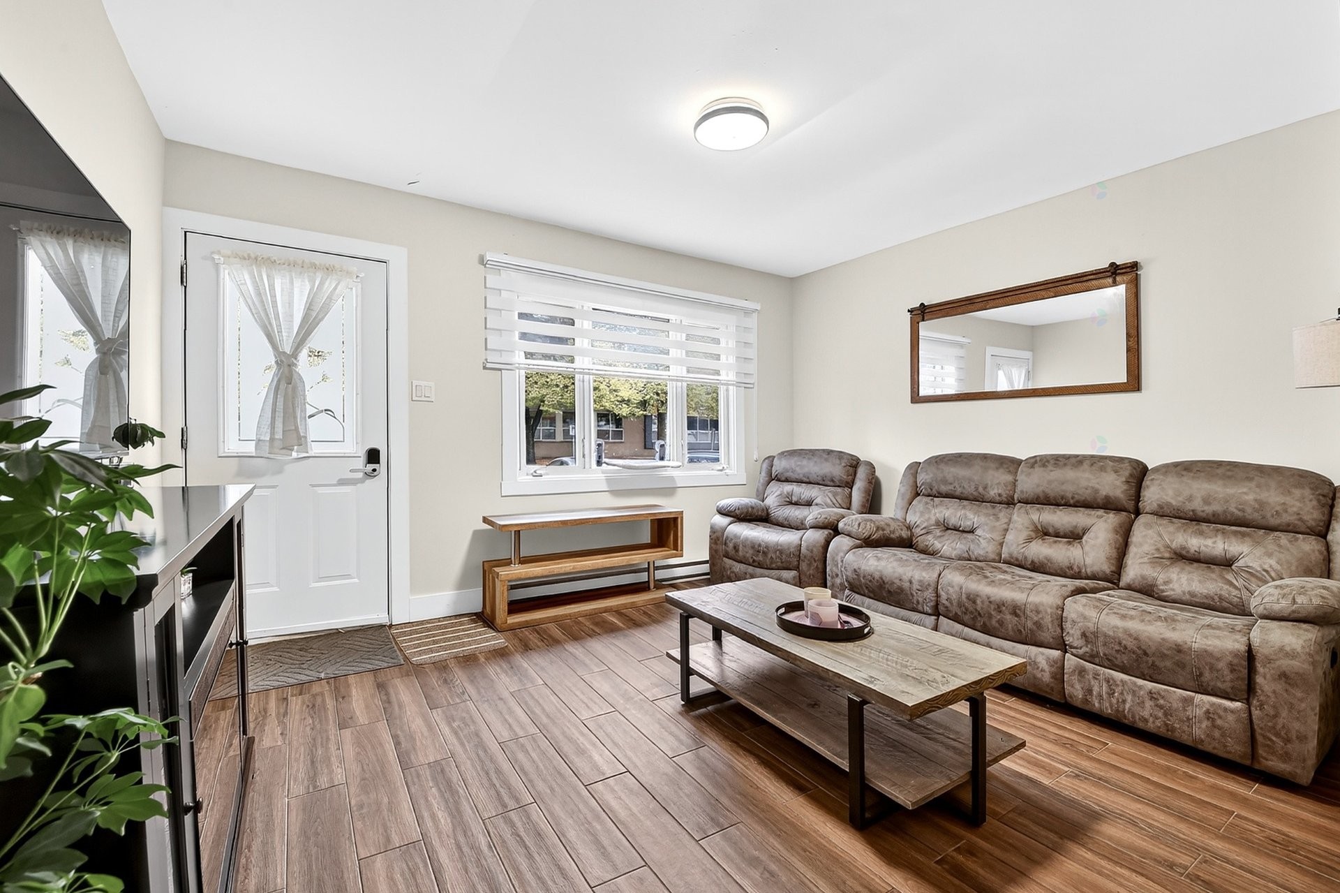 









221


9e Avenue

,
Deux-Montagnes,




QC
J7R3M1

