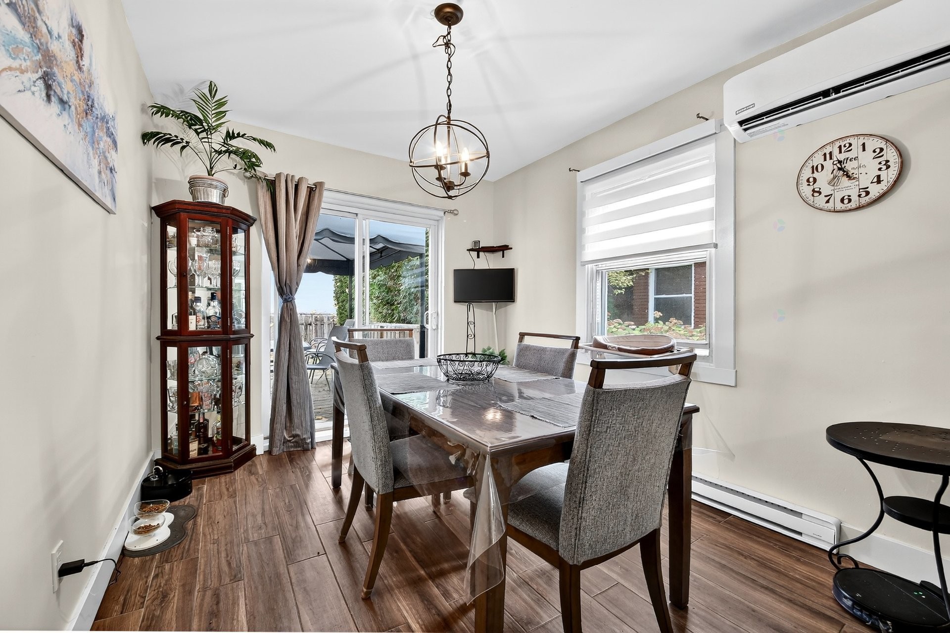 









221


9e Avenue

,
Deux-Montagnes,




QC
J7R3M1

