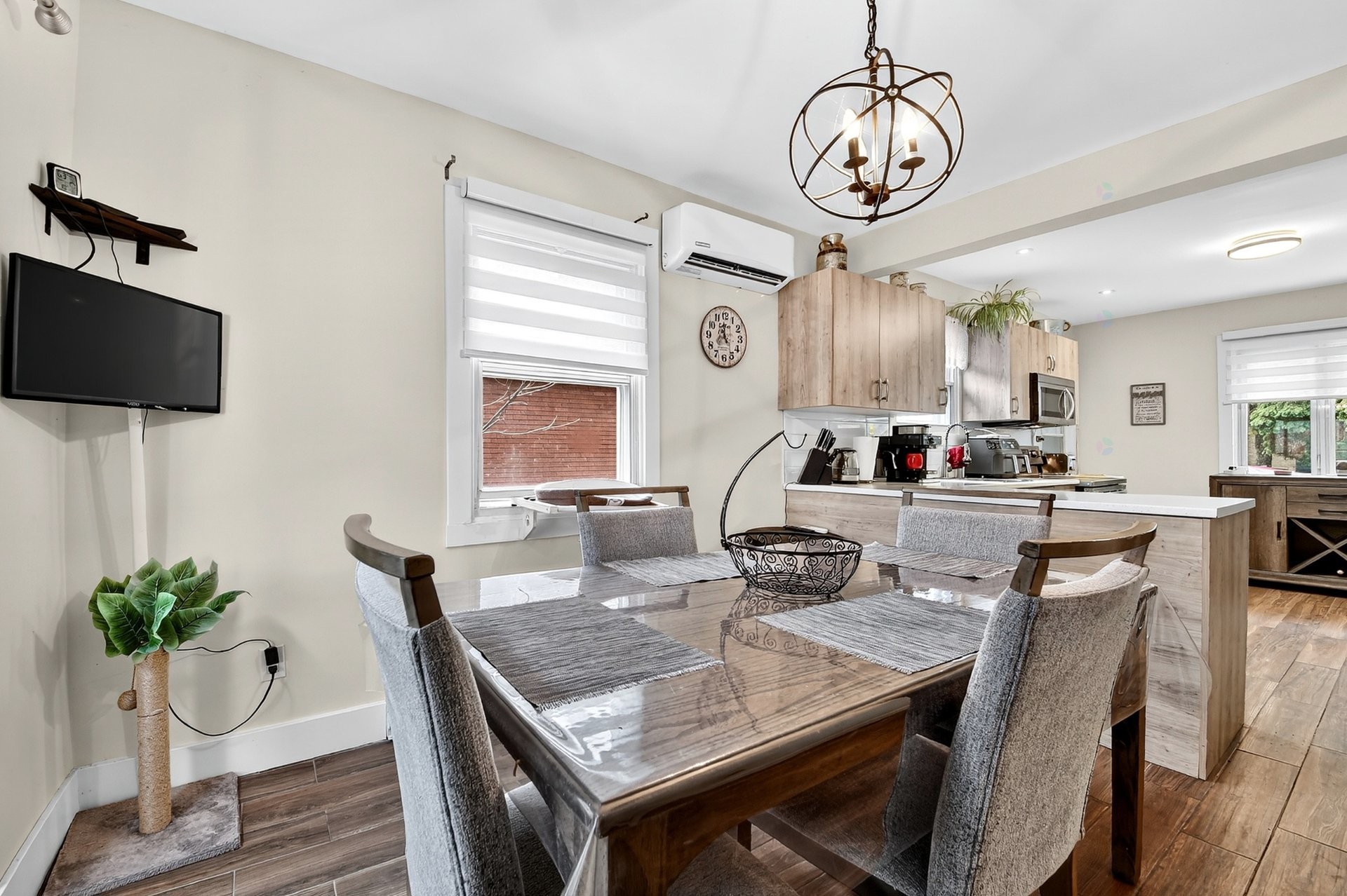 









221


9e Avenue

,
Deux-Montagnes,




QC
J7R3M1

