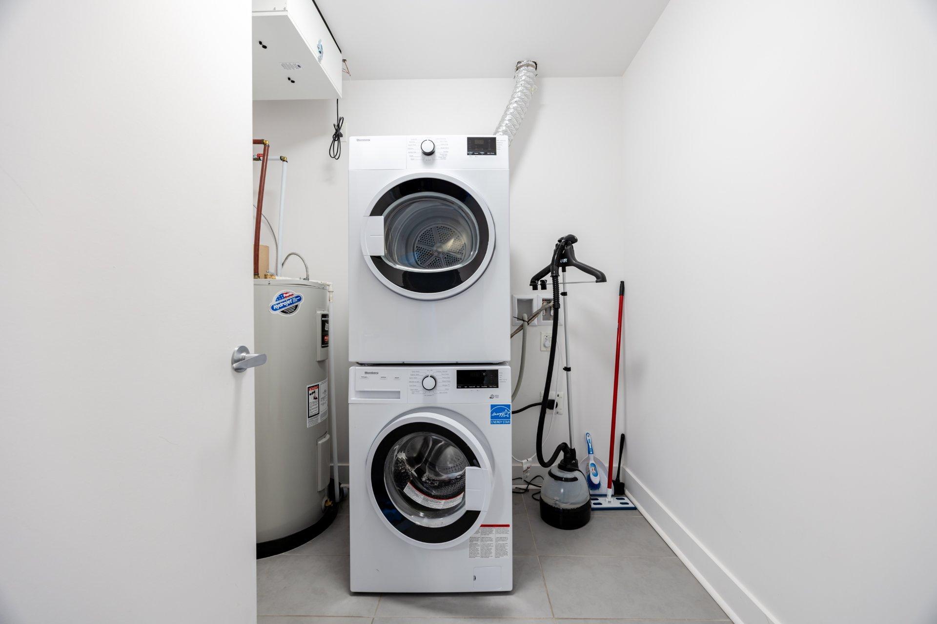 









901


Av. Beaumont

, 303,
Montréal (Villeray/Saint-Michel/Parc-Extension),




QC
H3N1W2

