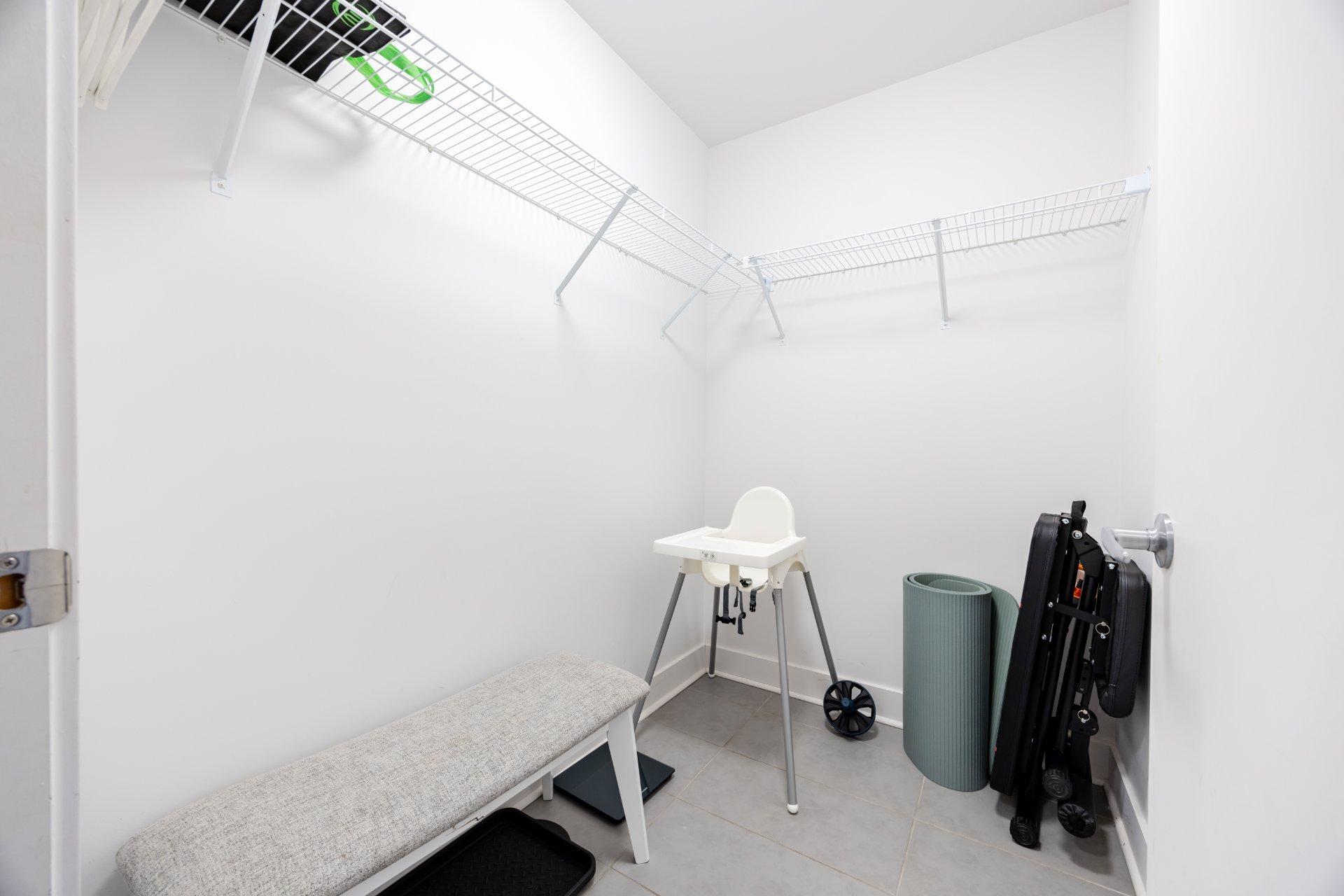 









901


Av. Beaumont

, 303,
Montréal (Villeray/Saint-Michel/Parc-Extension),




QC
H3N1W2

