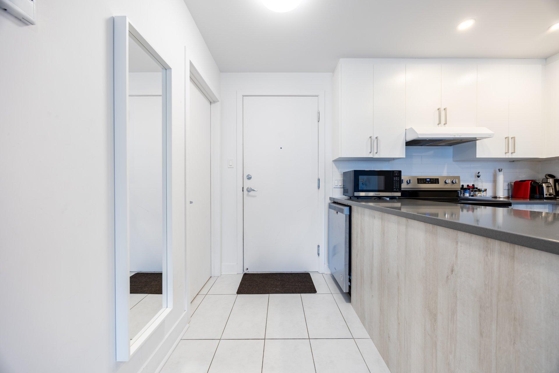 









901


Av. Beaumont

, 303,
Montréal (Villeray/Saint-Michel/Parc-Extension),




QC
H3N1W2

