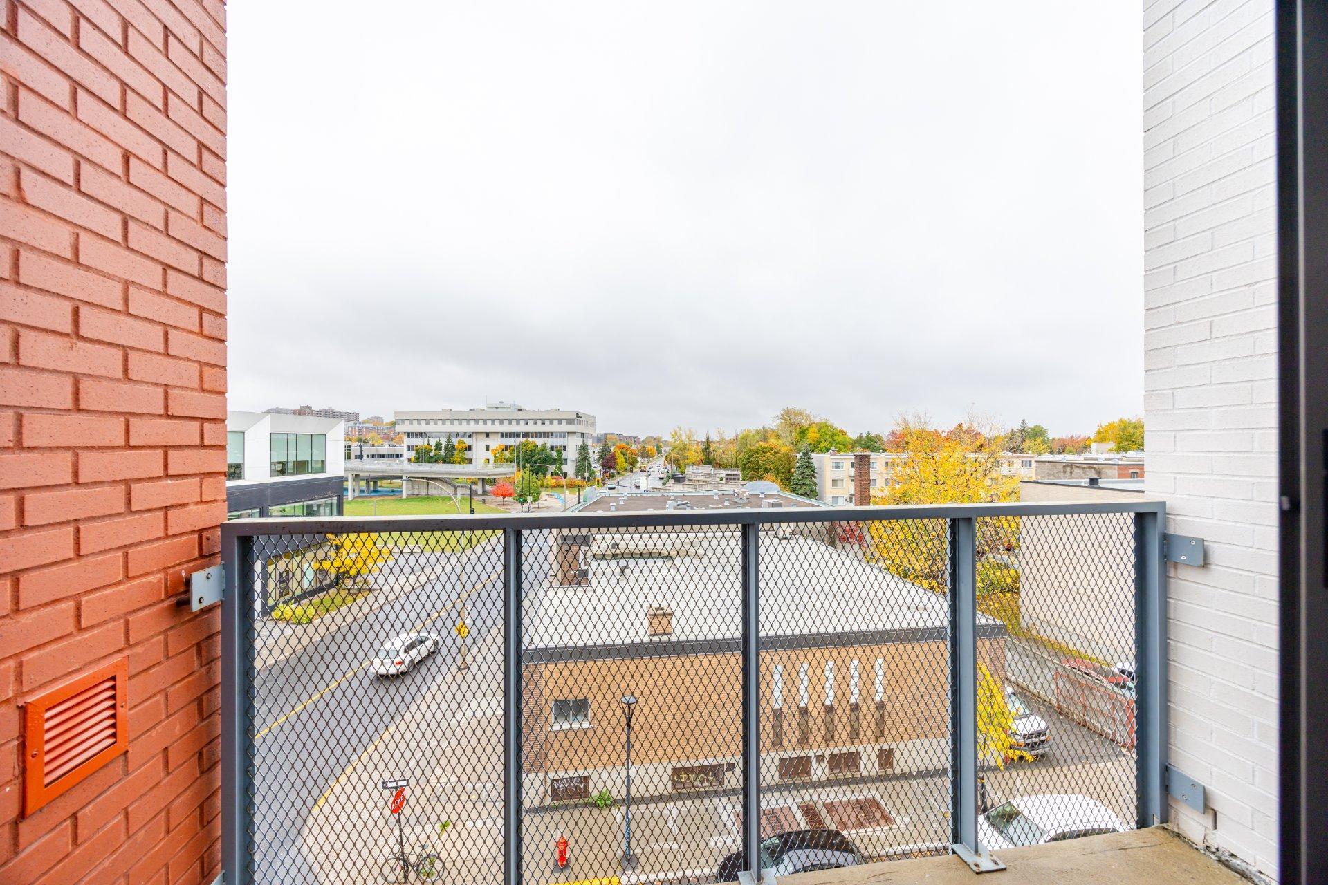 









901


Av. Beaumont

, 303,
Montréal (Villeray/Saint-Michel/Parc-Extension),




QC
H3N1W2

