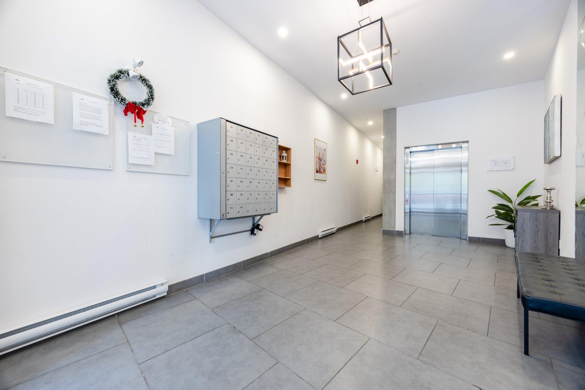 









901


Av. Beaumont

, 303,
Montréal (Villeray/Saint-Michel/Parc-Extension),




QC
H3N1W2

