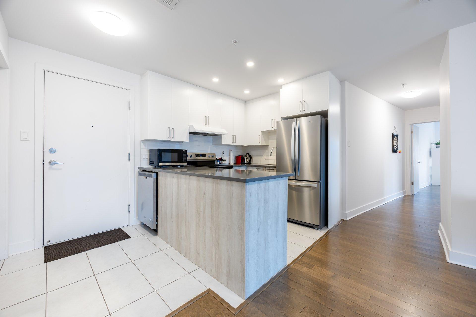 









901


Av. Beaumont

, 303,
Montréal (Villeray/Saint-Michel/Parc-Extension),




QC
H3N1W2

