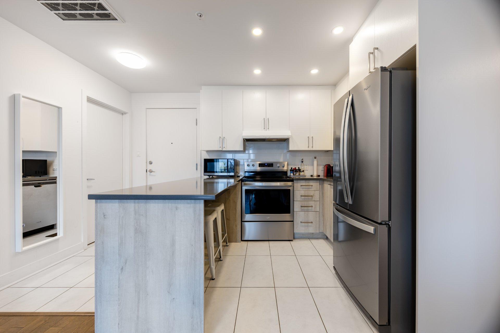 









901


Av. Beaumont

, 303,
Montréal (Villeray/Saint-Michel/Parc-Extension),




QC
H3N1W2

