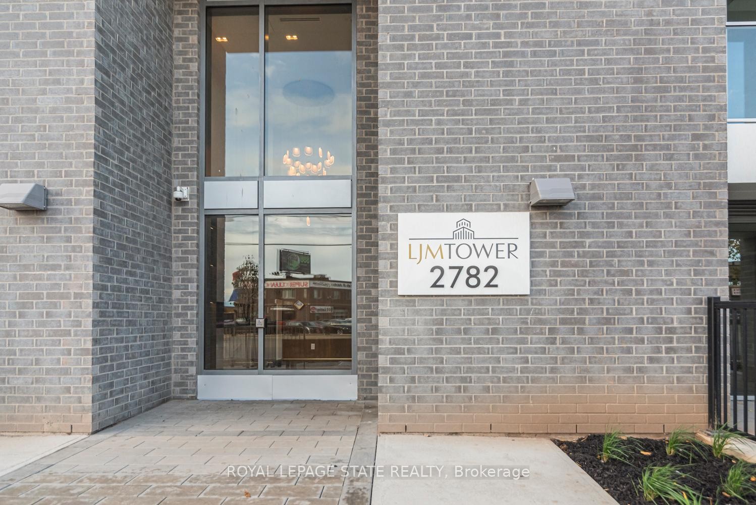 









2782


Barton

Street East, 813,
Hamilton,




ON
L8E 2J8

