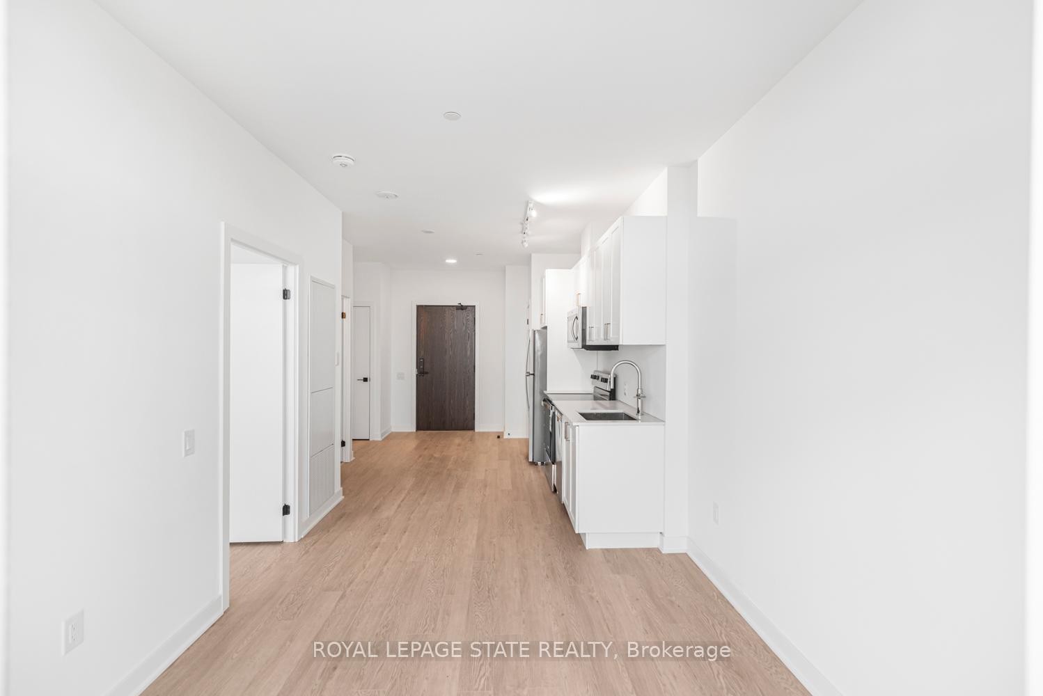 









2782


Barton

Street East, 813,
Hamilton,




ON
L8E 2J8

