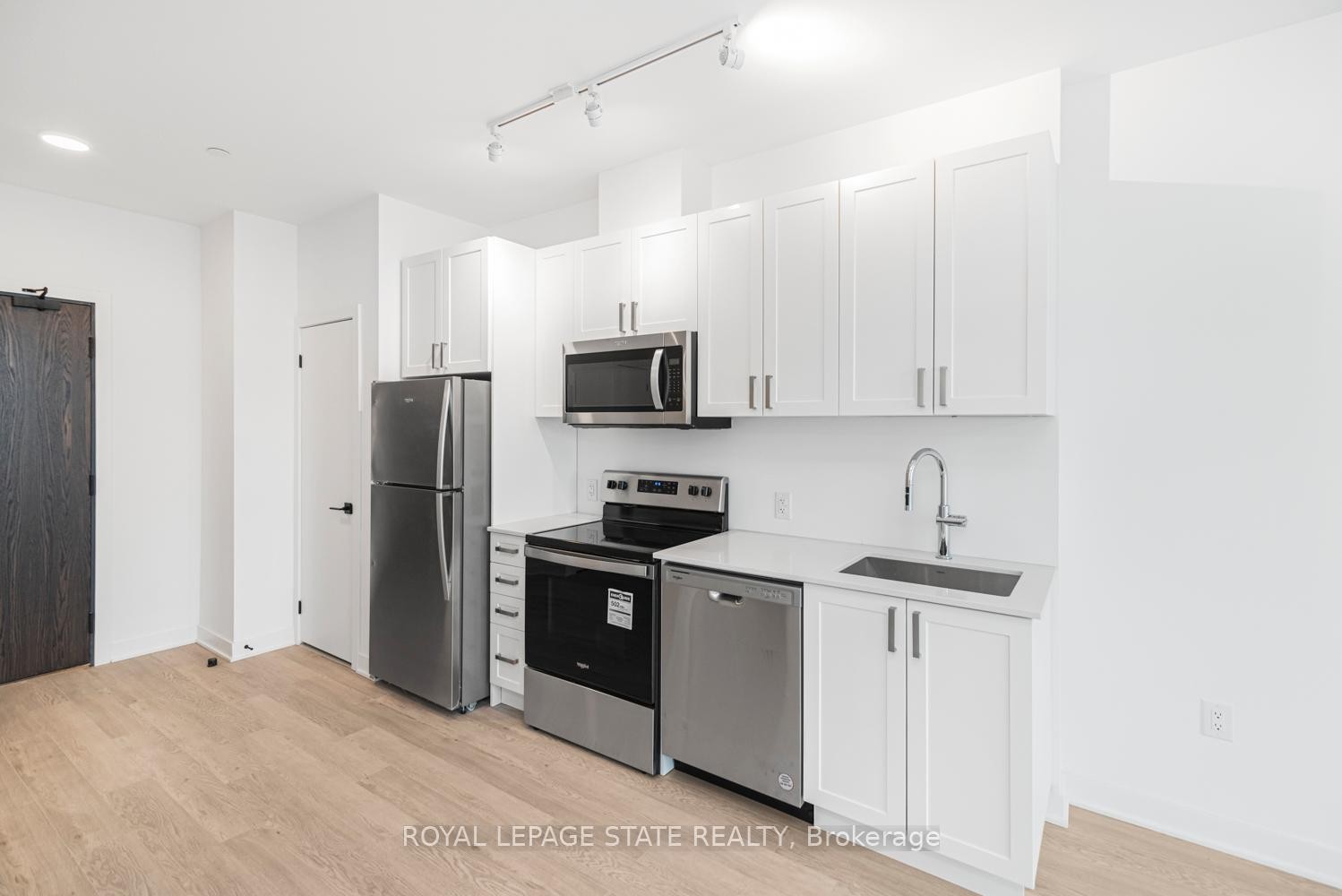 









2782


Barton

Street East, 813,
Hamilton,




ON
L8E 2J8

